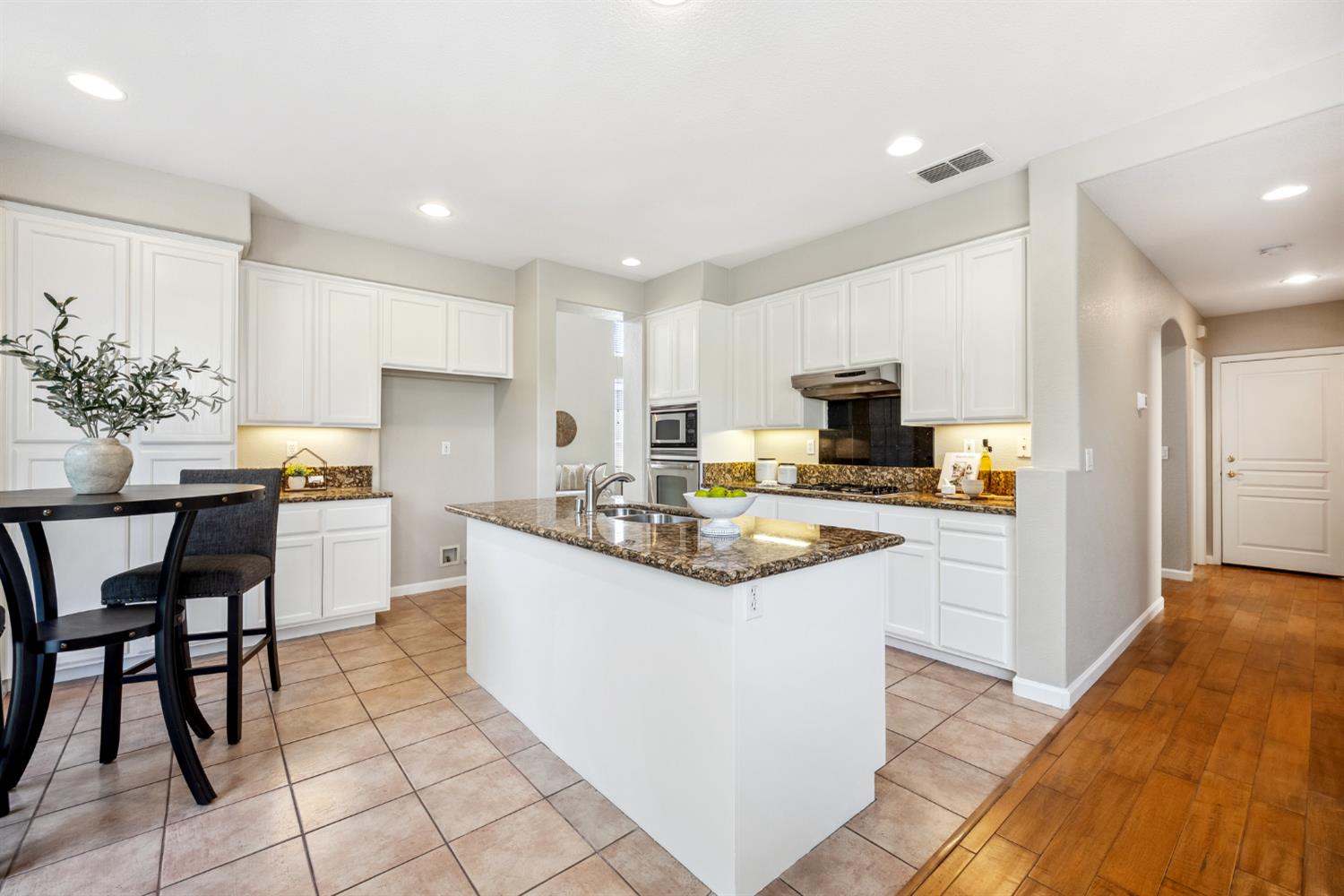 Detail Gallery Image 16 of 48 For 3234 Europa St, Roseville,  CA 95661 - 5 Beds | 3 Baths