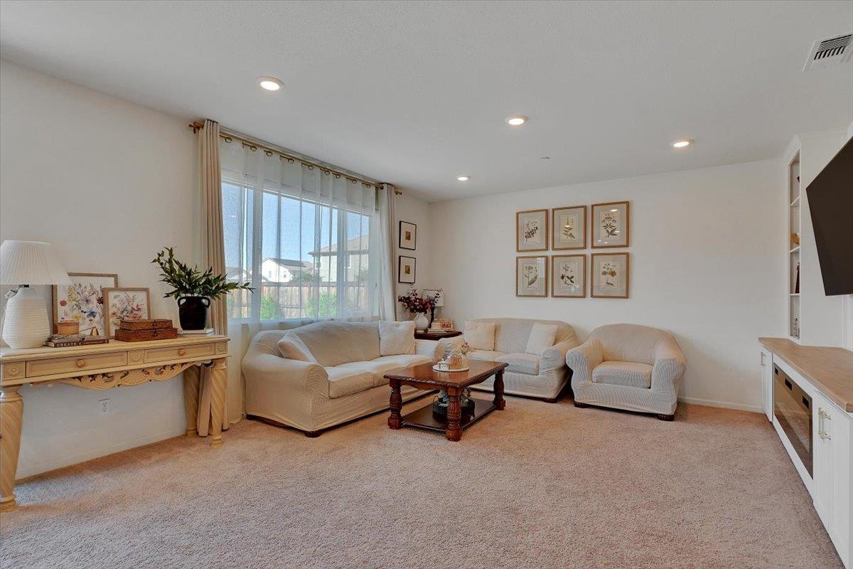 Detail Gallery Image 15 of 77 For 5130 Castleton Way, Roseville,  CA 95747 - 4 Beds | 3 Baths