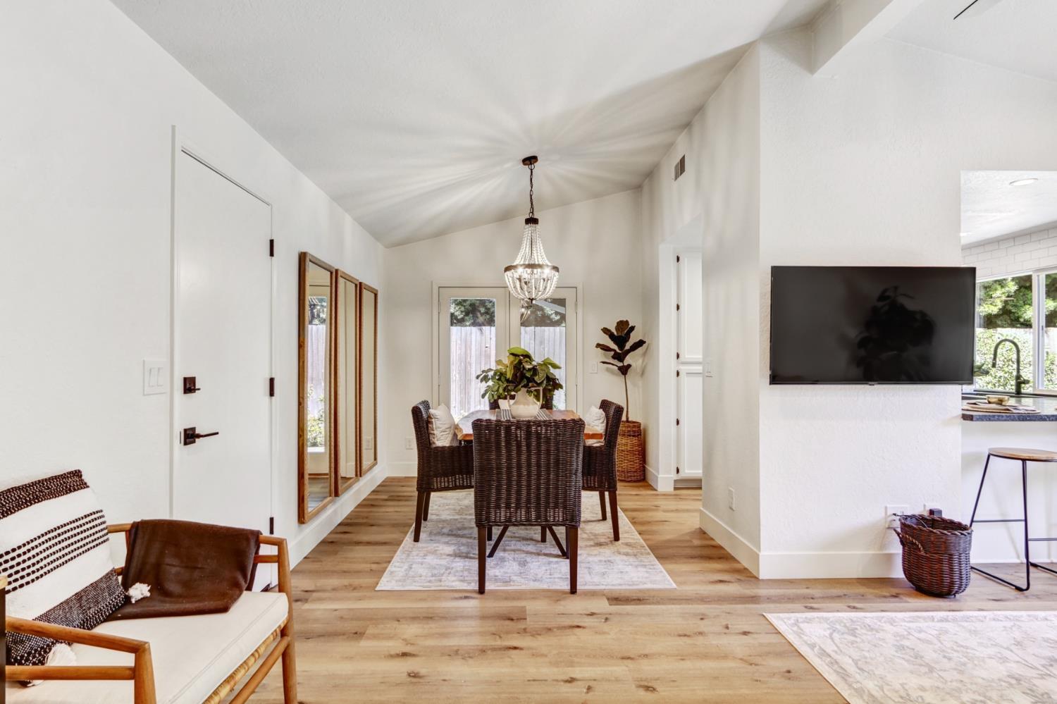 Detail Gallery Image 10 of 38 For 4939 Kurz Cir, Carmichael,  CA 95608 - 3 Beds | 2 Baths