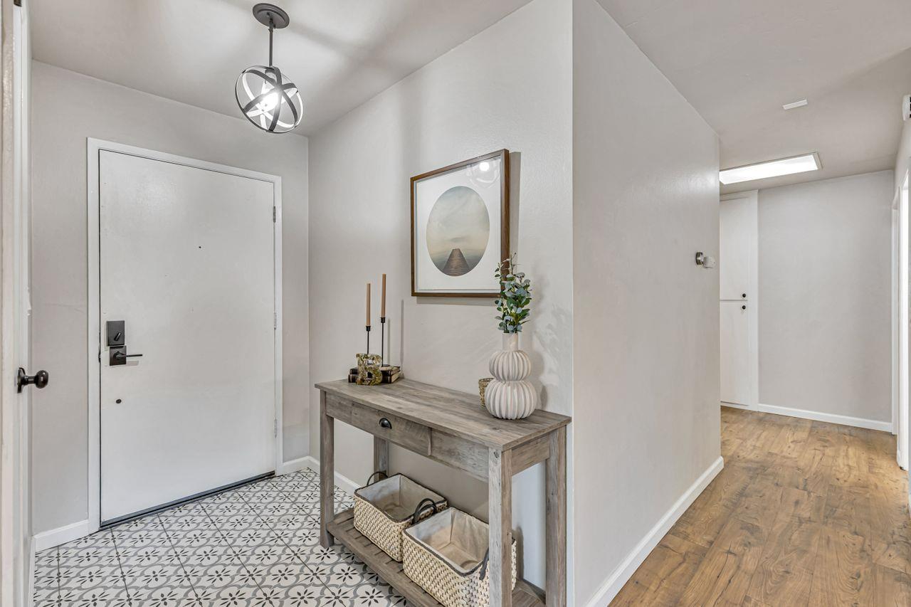 Detail Gallery Image 5 of 39 For 7440 Mar Vista Way, Citrus Heights,  CA 95621 - 3 Beds | 2 Baths