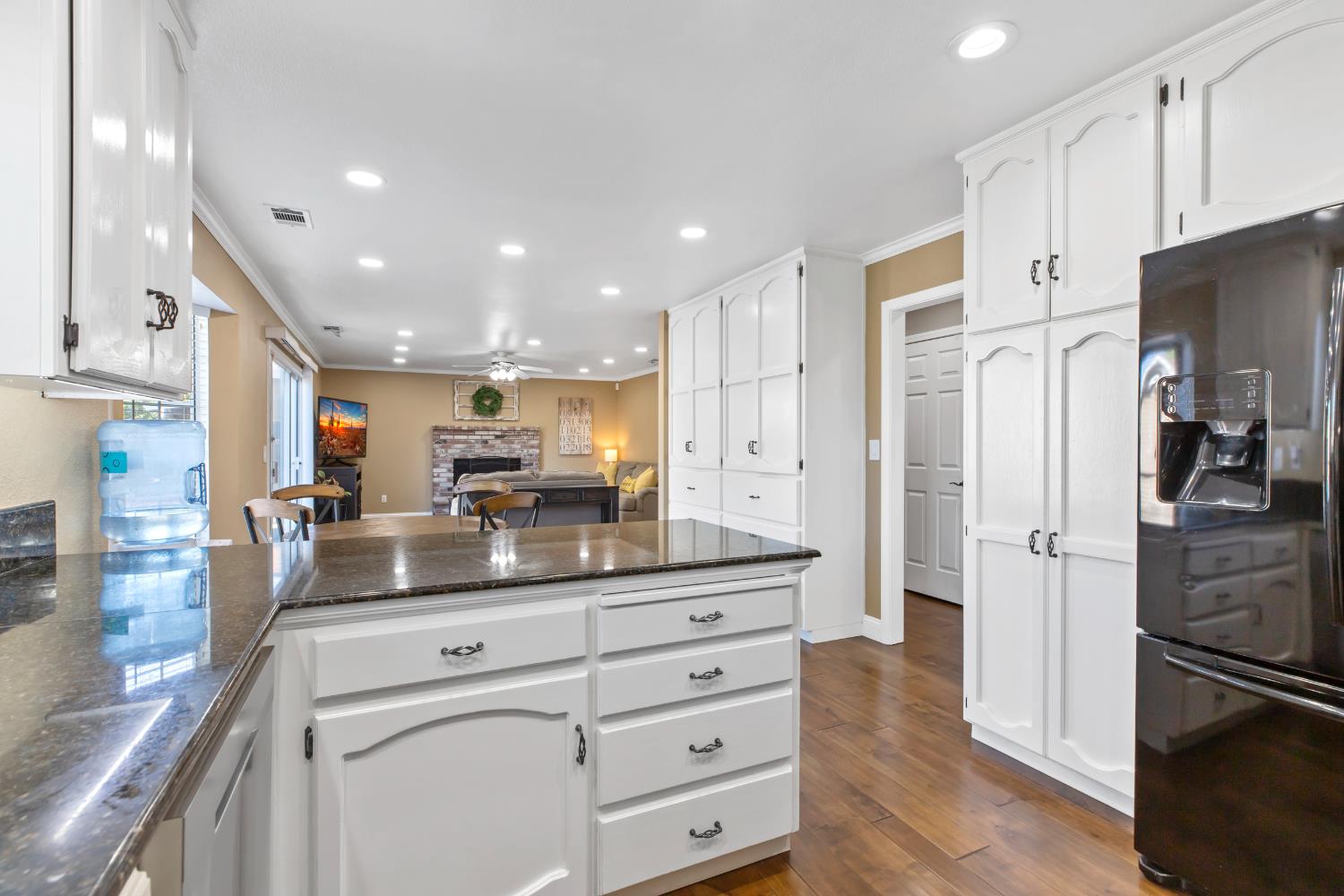 Detail Gallery Image 12 of 38 For 3092 Village Park Ct, Turlock,  CA 95382 - 4 Beds | 2/1 Baths