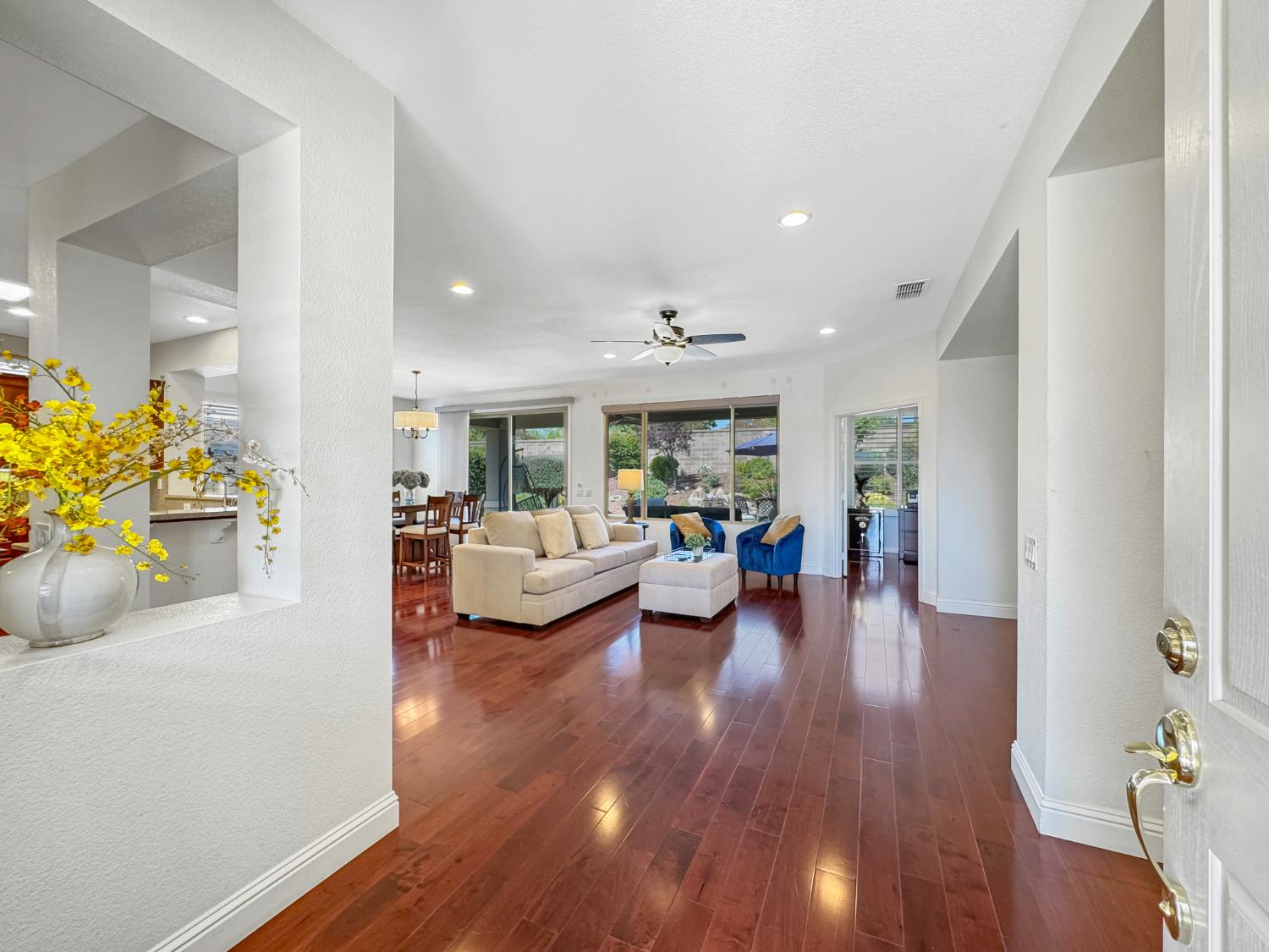 Detail Gallery Image 2 of 42 For 2052 Stonecrest Ln, Lincoln,  CA 95648 - 2 Beds | 2 Baths
