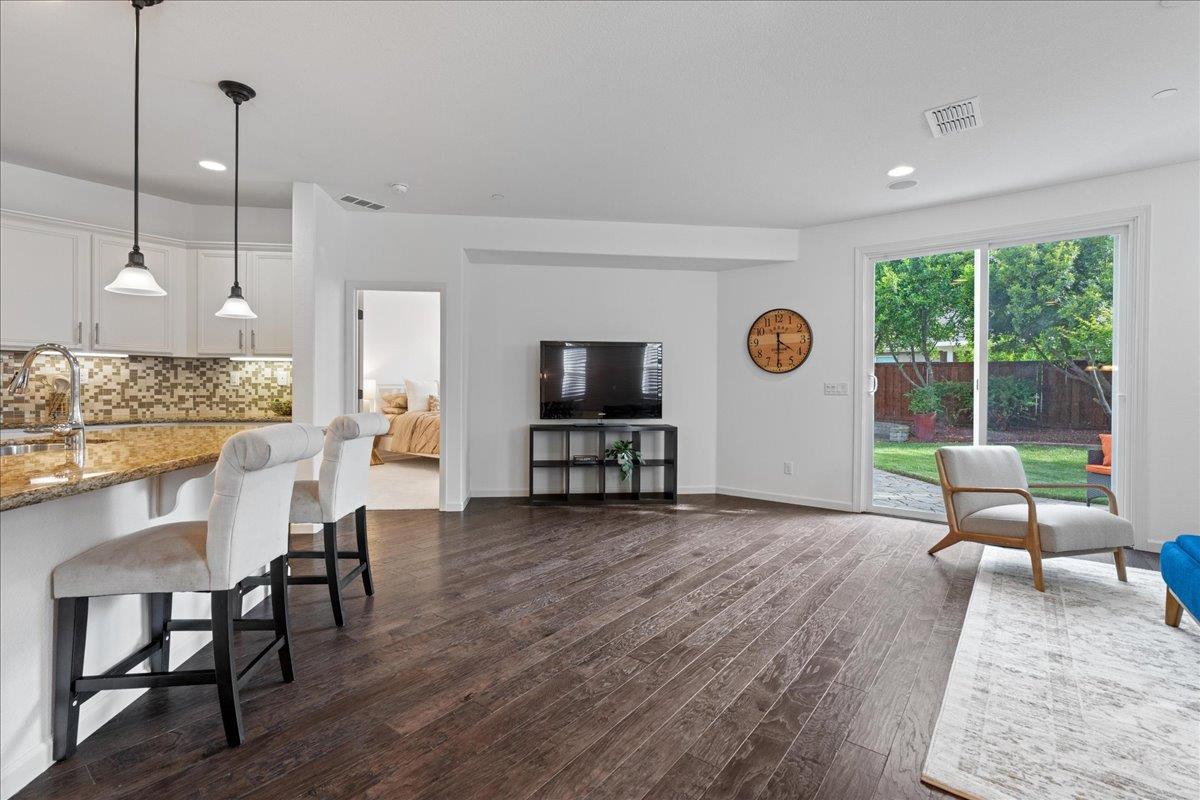 Detail Gallery Image 7 of 40 For 4065 Shorthorn Way, Roseville,  CA 95747 - 4 Beds | 3/1 Baths