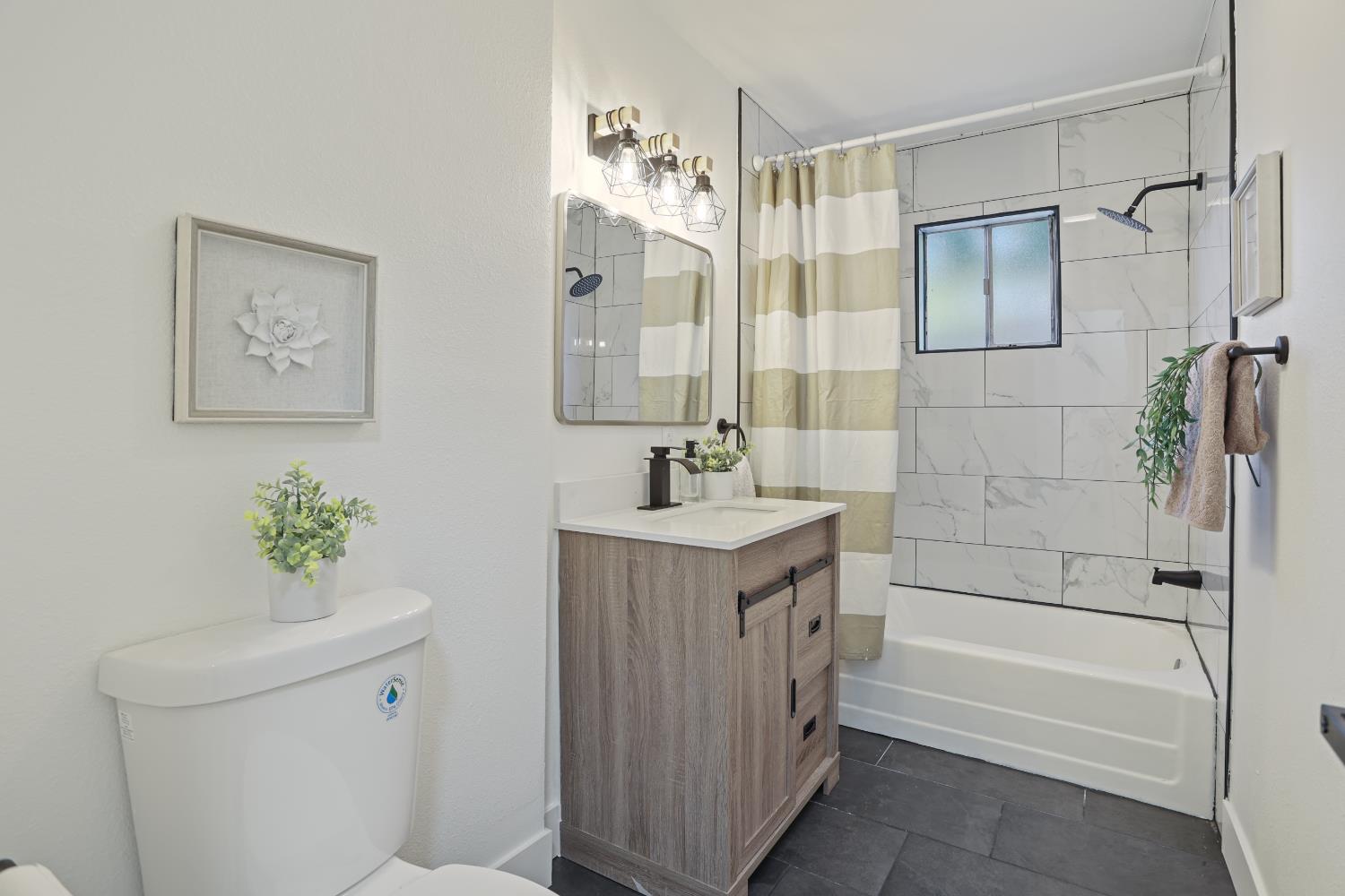 Detail Gallery Image 14 of 29 For 5528 Solano Ave, Richmond,  CA 94805 - 4 Beds | 2 Baths