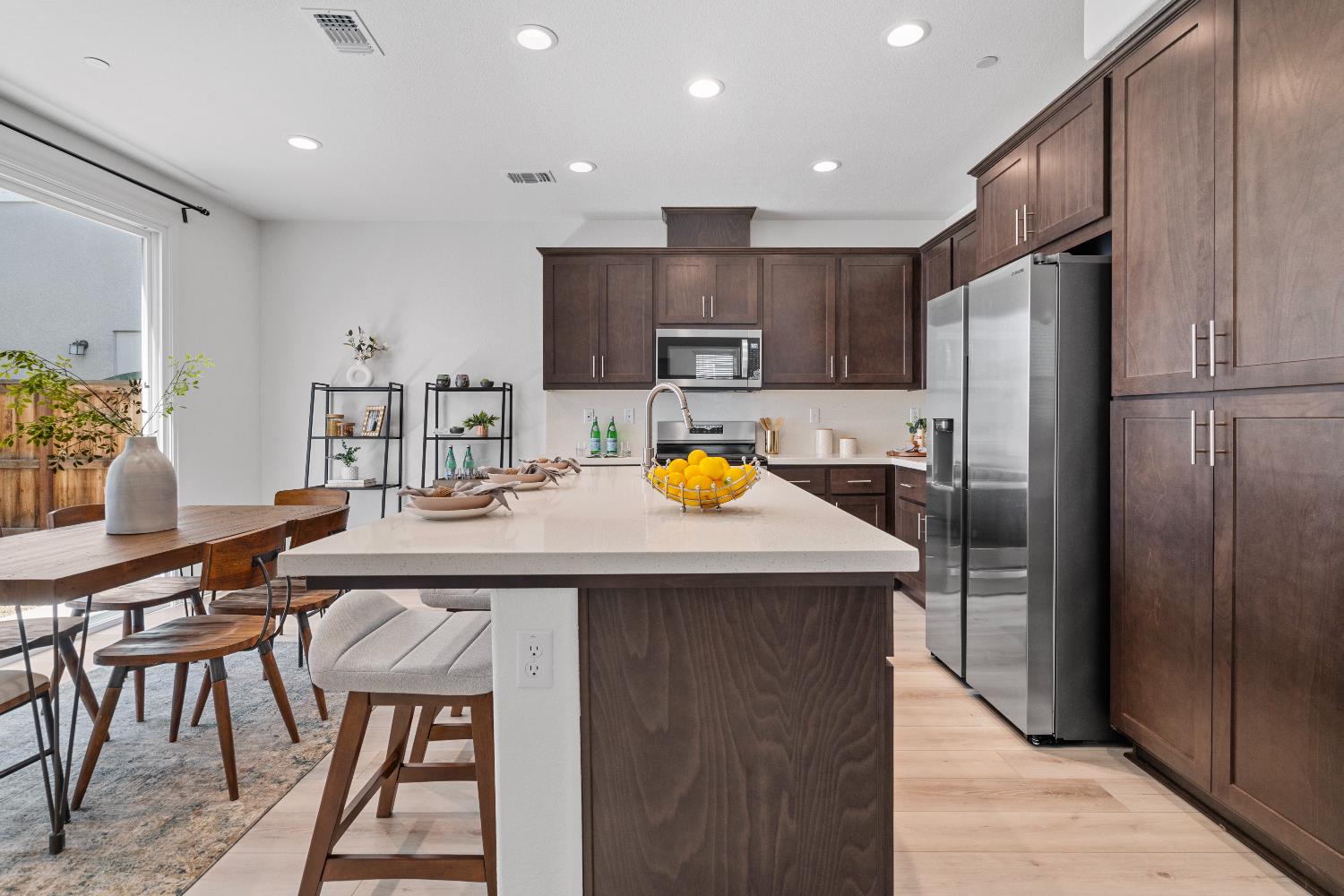 Detail Gallery Image 8 of 39 For 2372 Garden Farms Ave, Lathrop,  CA 95330 - 4 Beds | 3 Baths