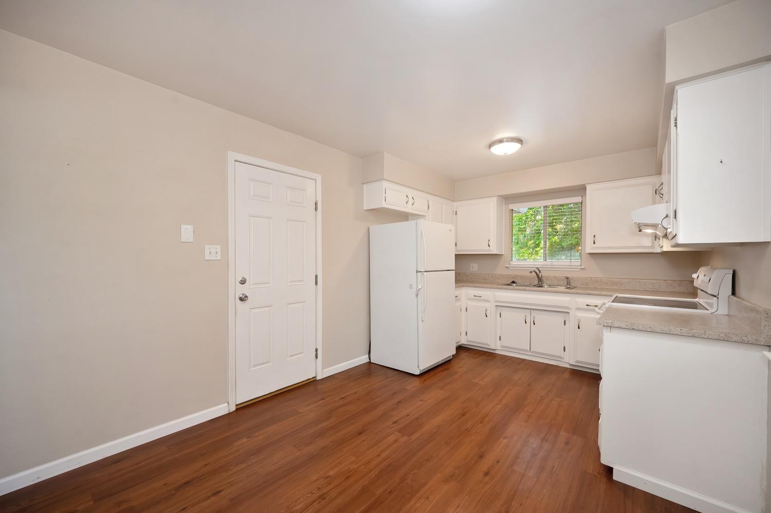 Detail Gallery Image 13 of 66 For 1424 Topaz Way, Sacramento,  CA 95864 - – Beds | – Baths