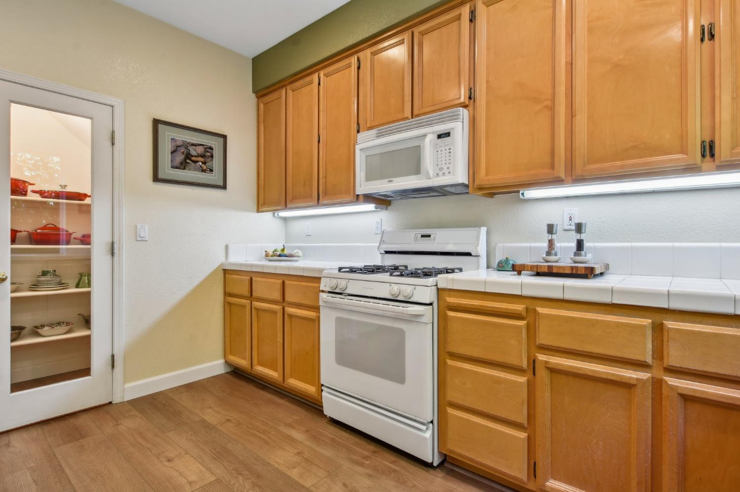 Detail Gallery Image 7 of 53 For 343 Coventry Cir, Folsom,  CA 95630 - 4 Beds | 2/1 Baths