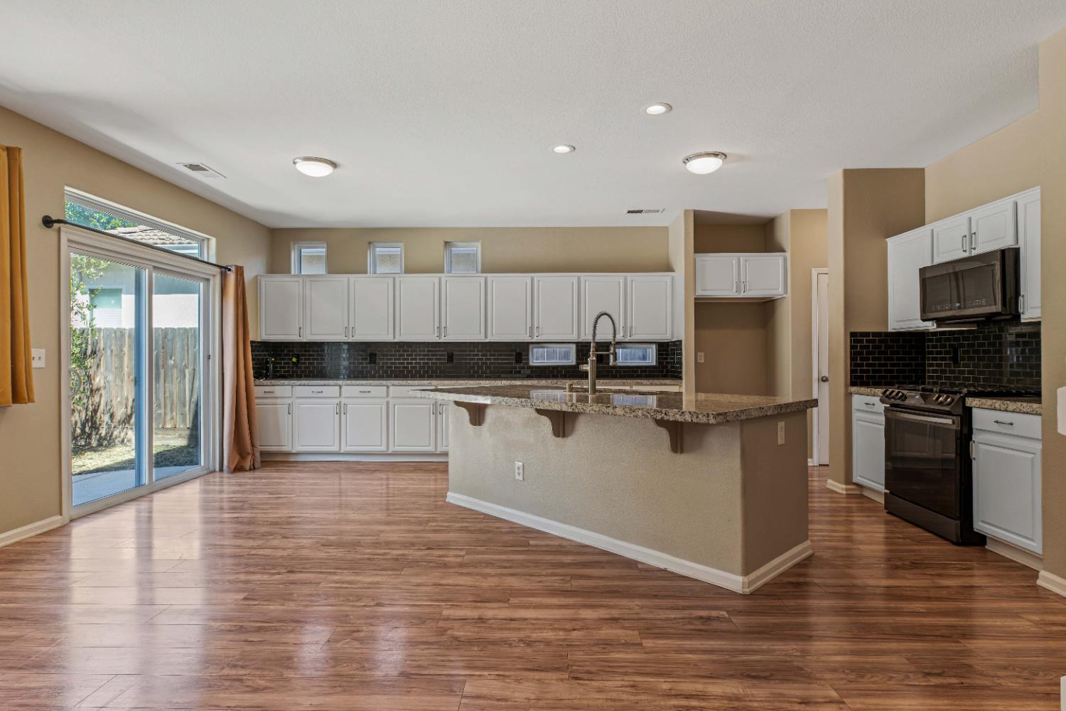 Detail Gallery Image 14 of 64 For 3913 Misty Ln, Modesto,  CA 95355 - 4 Beds | 3 Baths