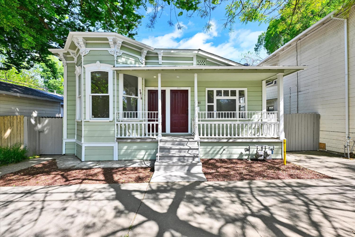 Detail Gallery Image 1 of 32 For 2019 12th St, Sacramento,  CA 95818 - – Beds | – Baths
