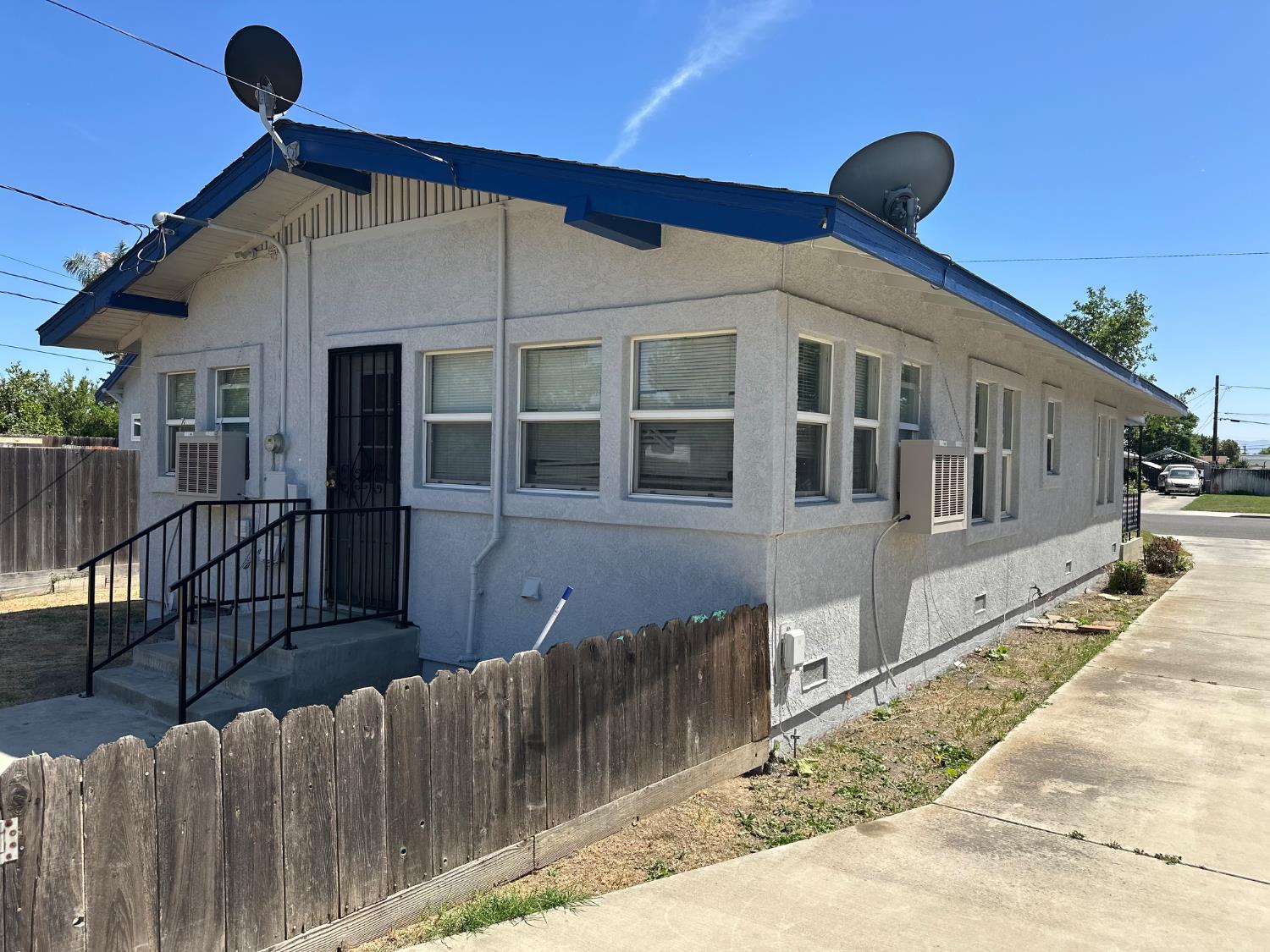 Detail Gallery Image 3 of 22 For 960 F St, Los Banos,  CA 93635 - 2 Beds | 1 Baths