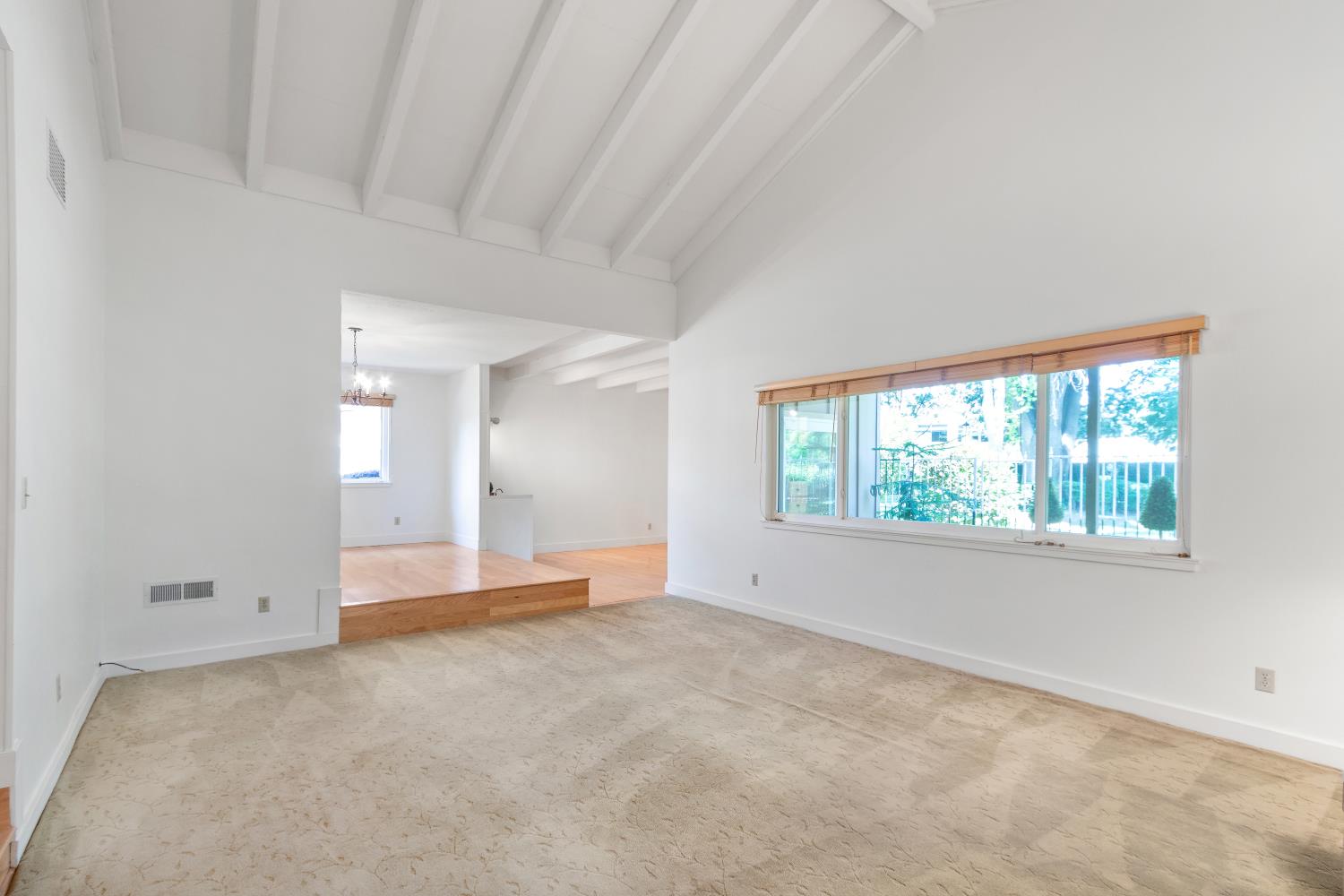 Detail Gallery Image 5 of 48 For 815 Commons Dr, Sacramento,  CA 95825 - 2 Beds | 2 Baths