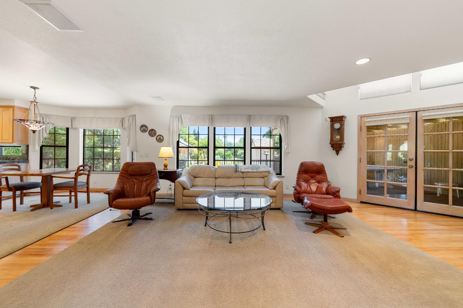 Detail Gallery Image 9 of 95 For 3004 Root Ave, Carmichael,  CA 95608 - 5 Beds | 4/2 Baths