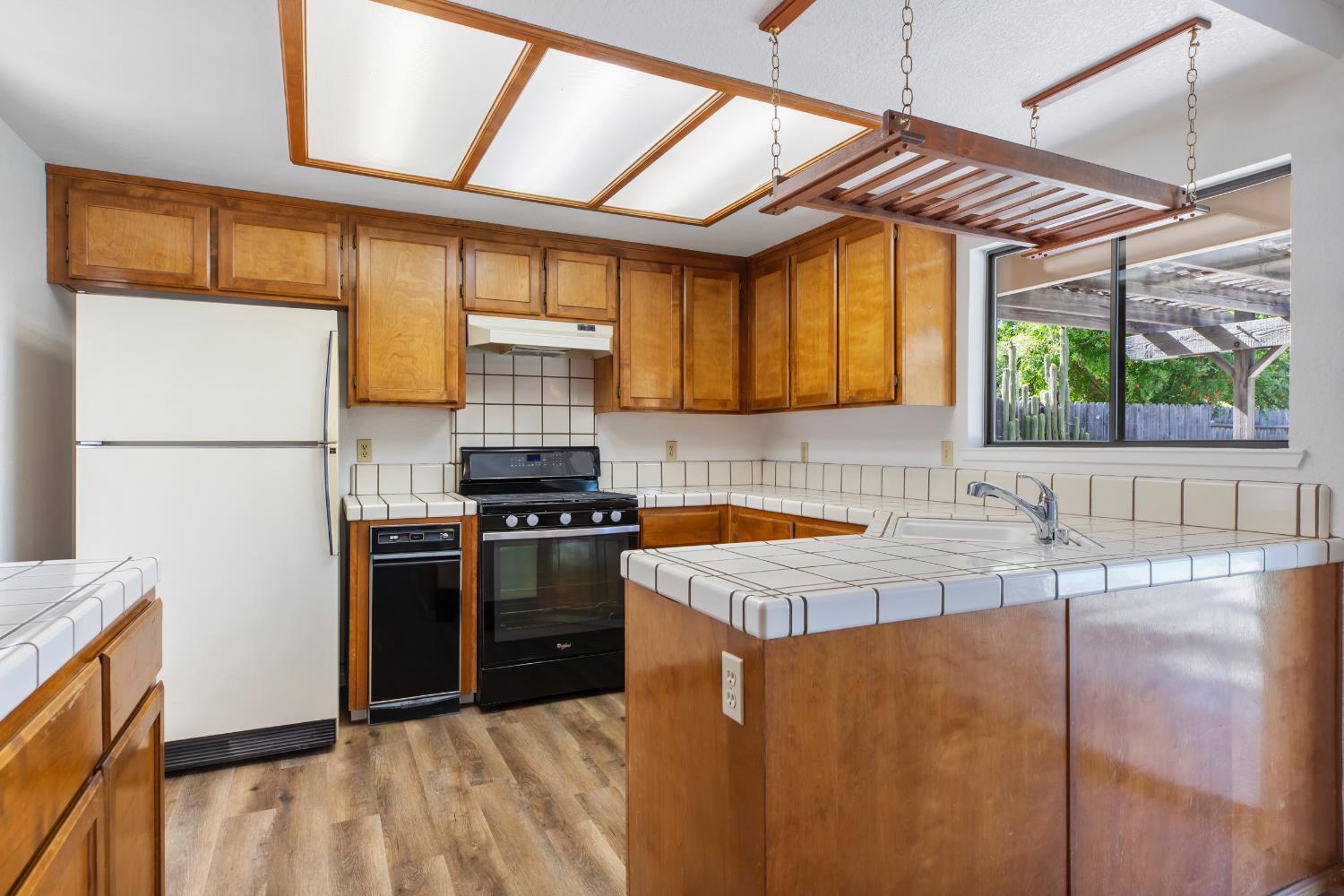 Detail Gallery Image 13 of 42 For 1541 Marazzi Ln, Ceres,  CA 95307 - 4 Beds | 3 Baths