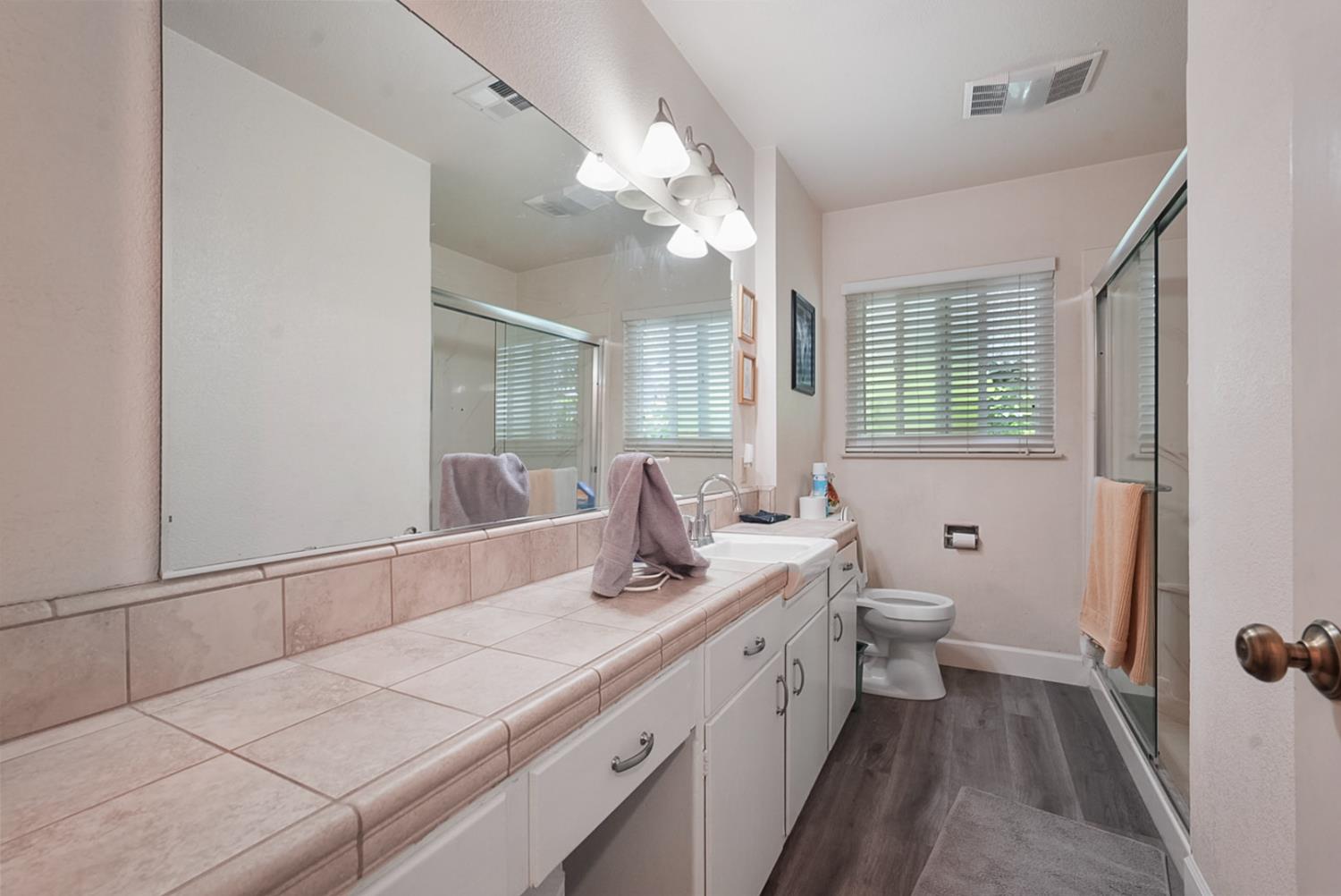 Detail Gallery Image 9 of 29 For 223 E Yorkshire Dr, Stockton,  CA 95207 - 3 Beds | 2 Baths