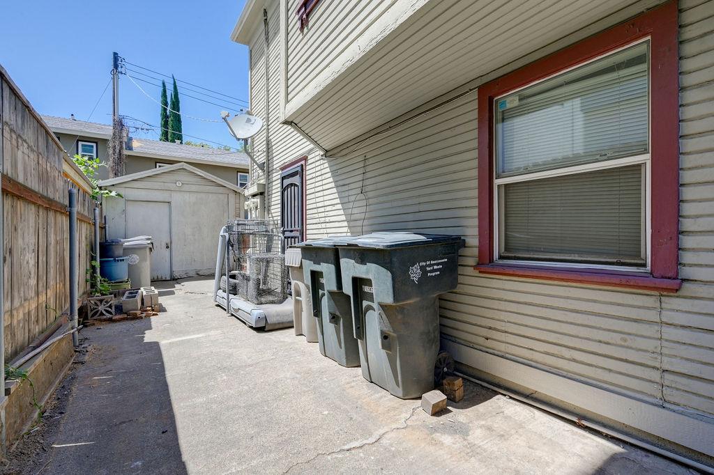 Detail Gallery Image 10 of 13 For 2220 15th St, Sacramento,  CA 95818 - – Beds | – Baths