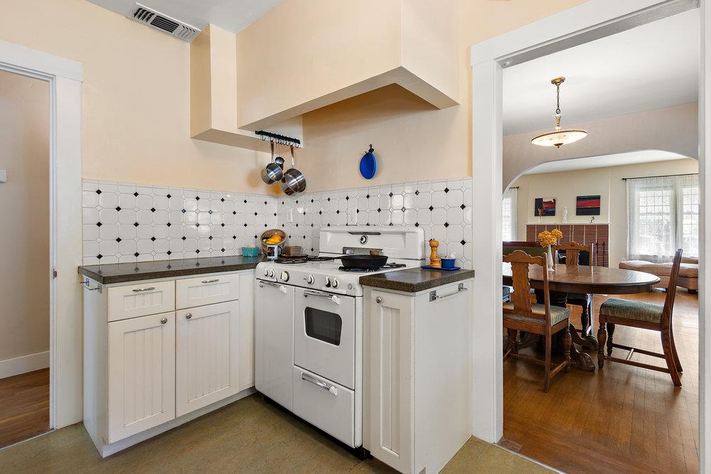 Detail Gallery Image 13 of 35 For 2709 23rd St, Sacramento,  CA 95818 - 2 Beds | 1 Baths