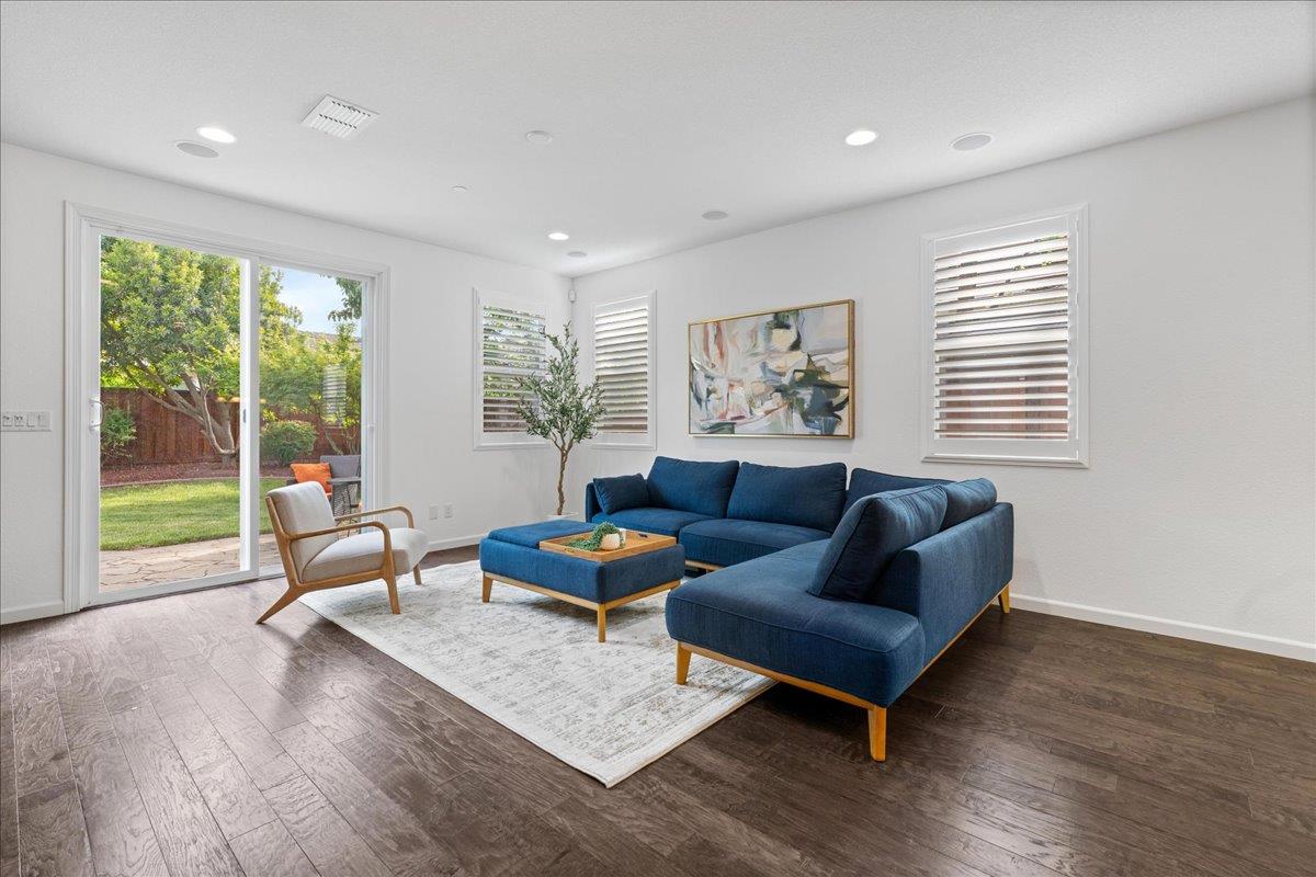 Detail Gallery Image 6 of 40 For 4065 Shorthorn Way, Roseville,  CA 95747 - 4 Beds | 3/1 Baths