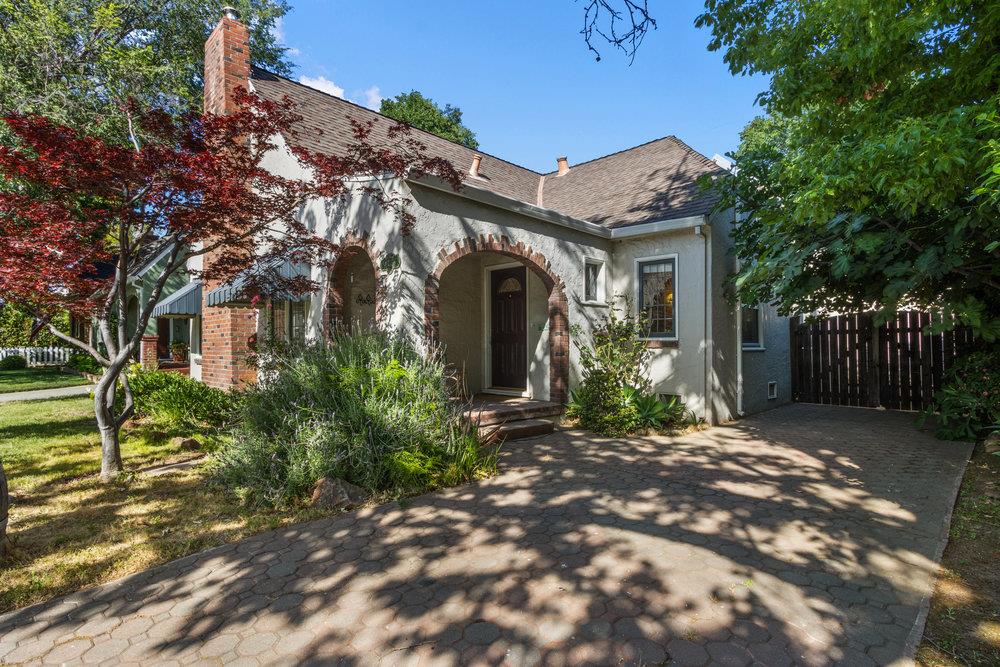 Detail Gallery Image 4 of 35 For 2709 23rd St, Sacramento,  CA 95818 - 2 Beds | 1 Baths
