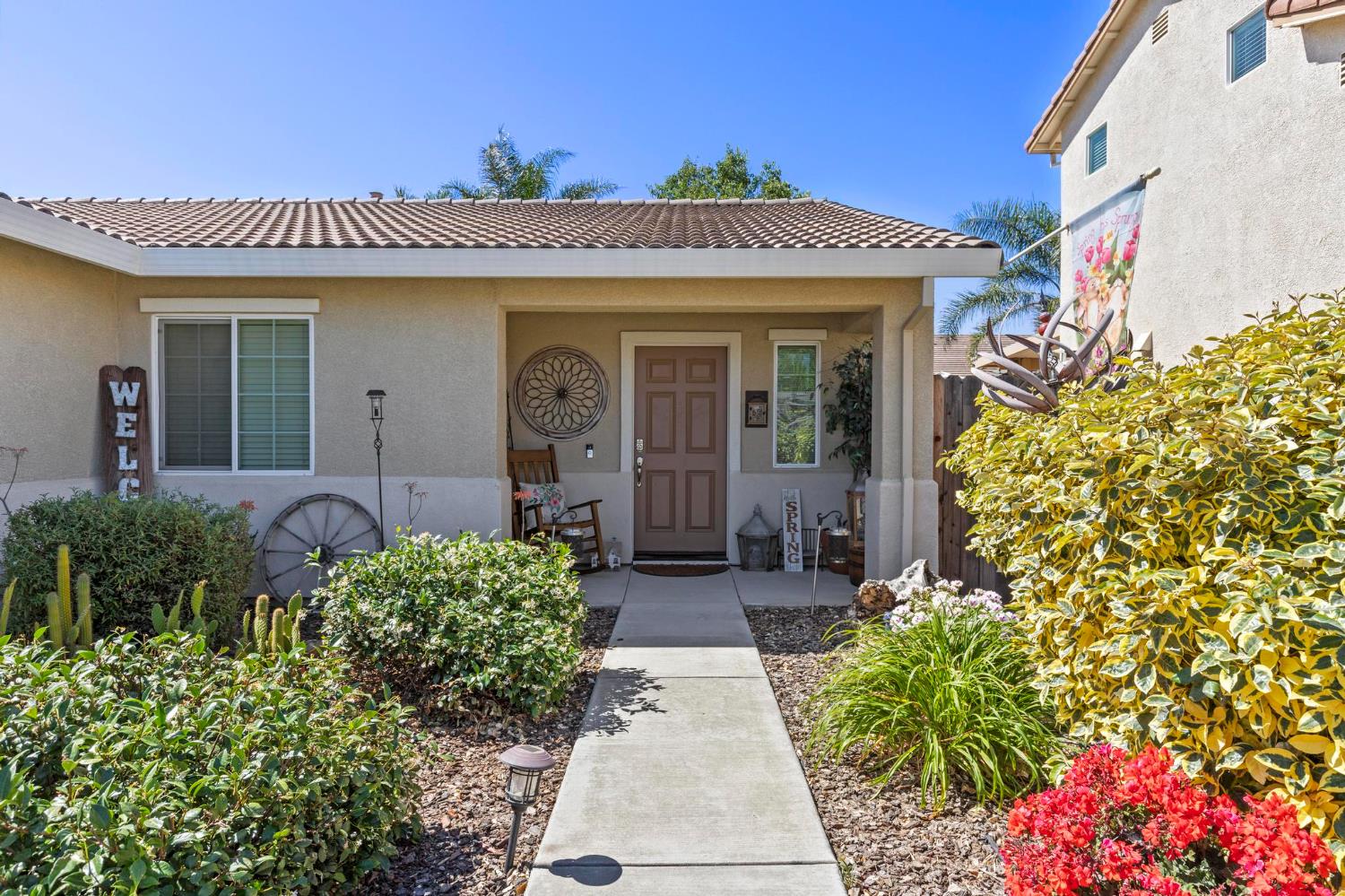 Detail Gallery Image 3 of 24 For 107 Garry Ct, Arbuckle,  CA 95912 - 3 Beds | 2 Baths