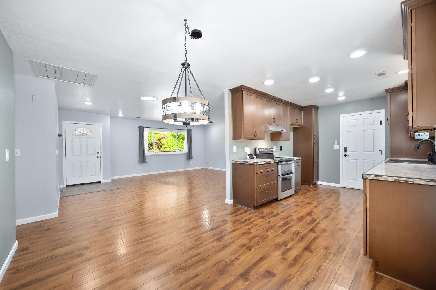 Detail Gallery Image 5 of 36 For 3063 Zinc Dr, Pollock Pines,  CA 95726 - 3 Beds | 2 Baths