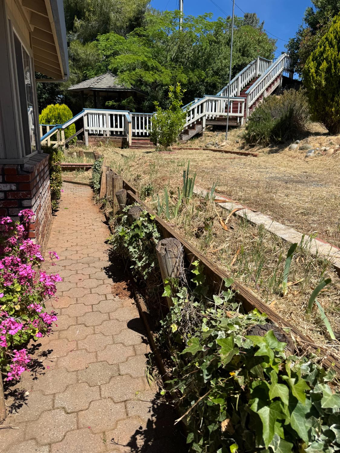 Detail Gallery Image 4 of 69 For 3322 Margarita Ct, Coulterville,  CA 95311 - 4 Beds | 2 Baths