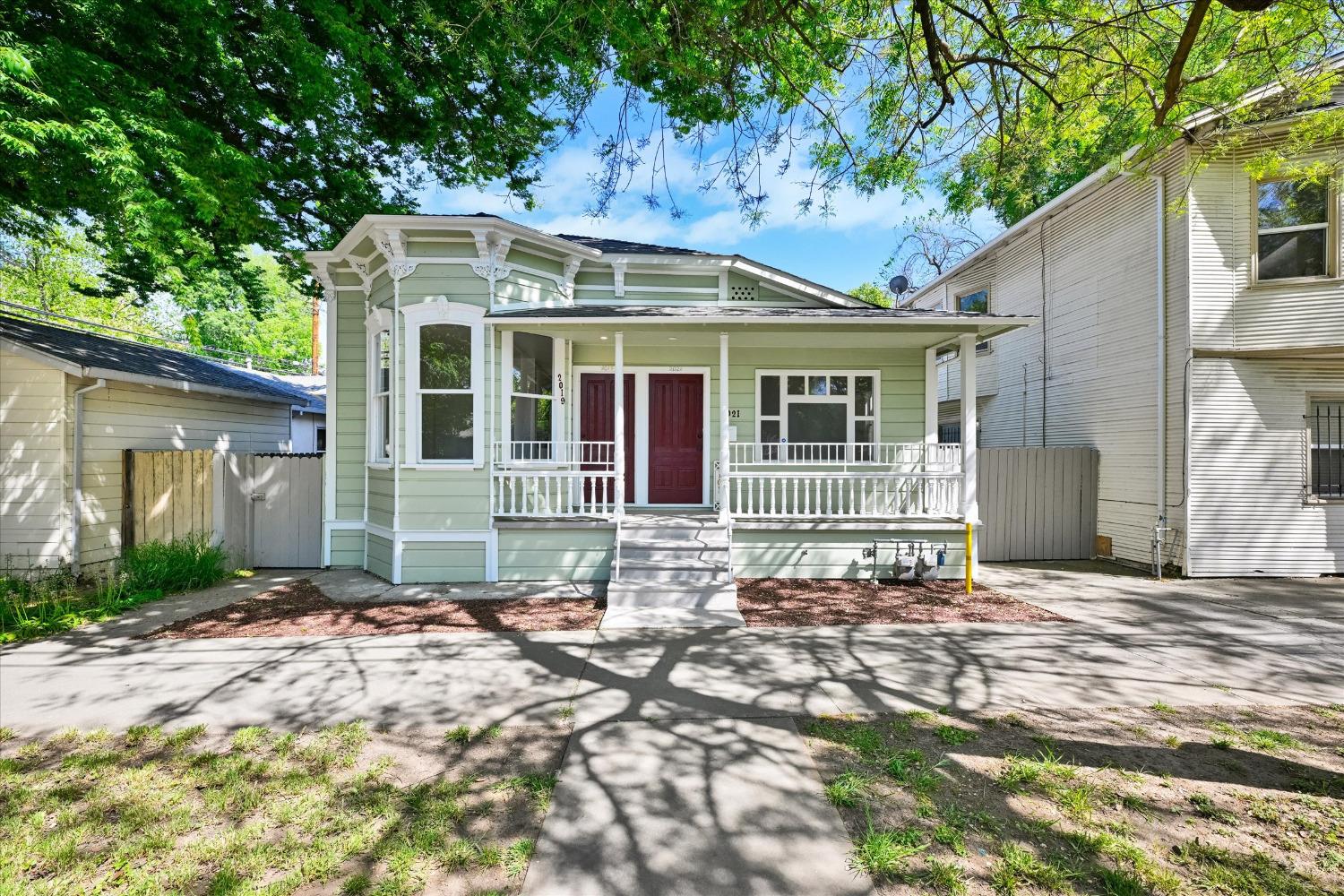 Detail Gallery Image 2 of 32 For 2019 12th St, Sacramento,  CA 95818 - – Beds | – Baths