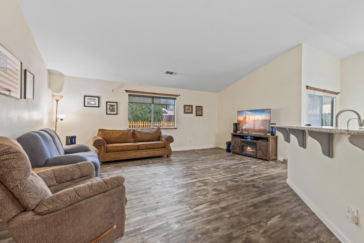 Detail Gallery Image 26 of 34 For 735 Woodbury Ct, Los Banos,  CA 93635 - 4 Beds | 2 Baths