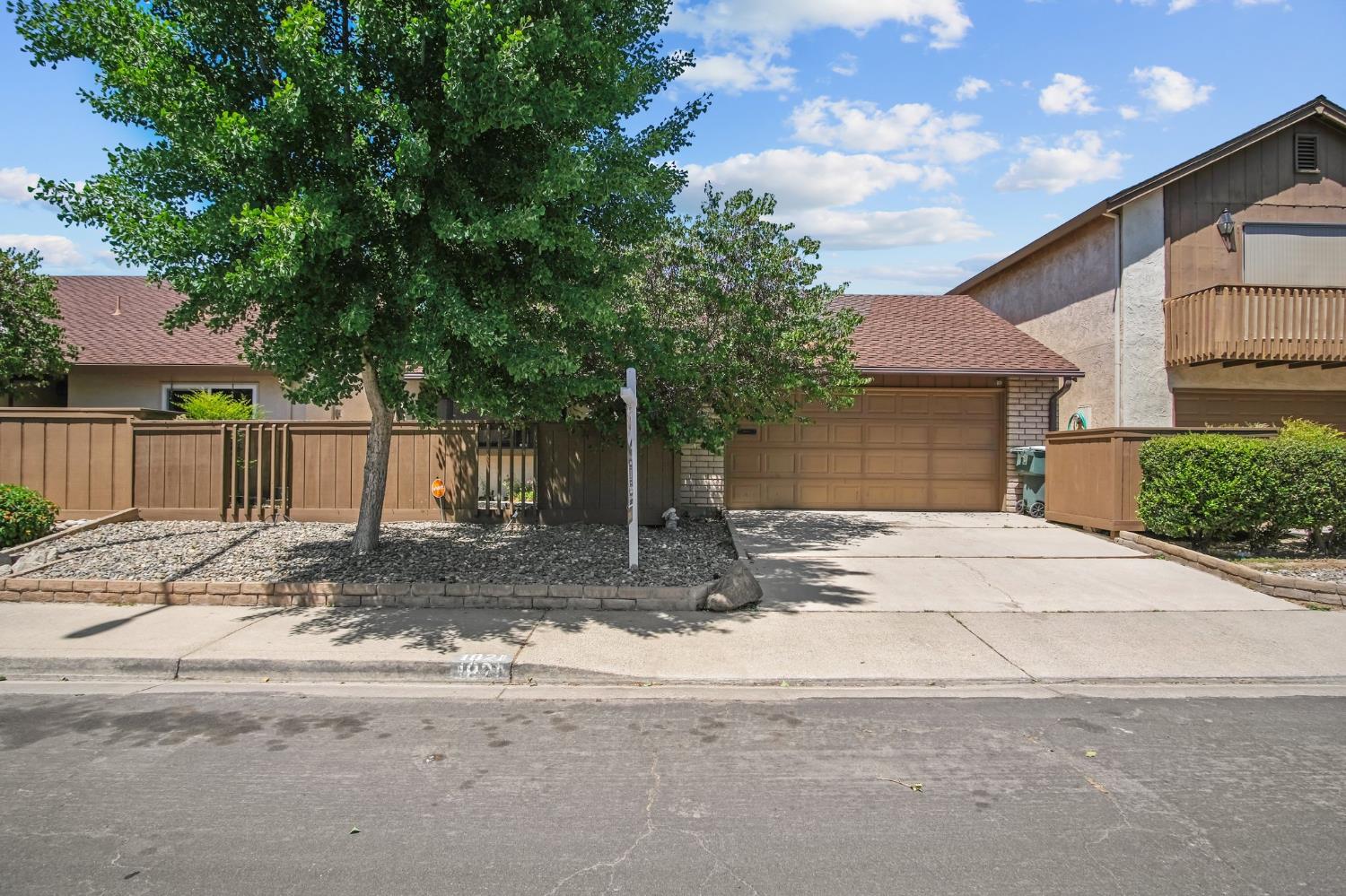 Detail Gallery Image 2 of 30 For 1821 Laurel Oak Dr, Modesto,  CA 95354 - 2 Beds | 2 Baths