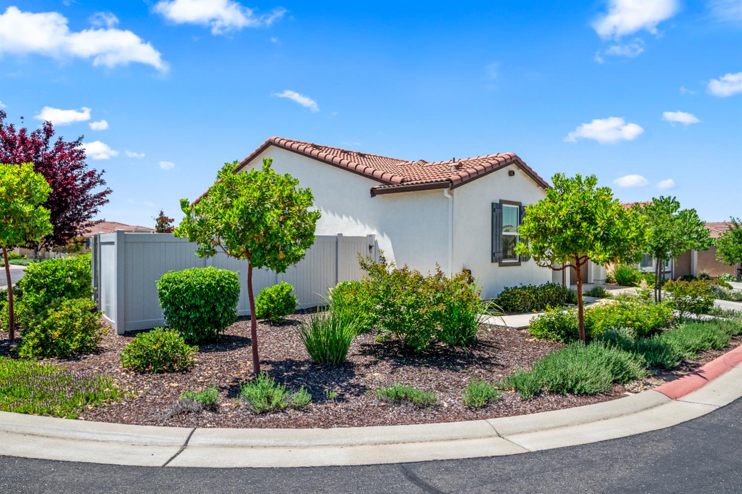 Detail Gallery Image 4 of 43 For 8924 El Cielo Ln, El Dorado Hills,  CA 95762 - 2 Beds | 2 Baths