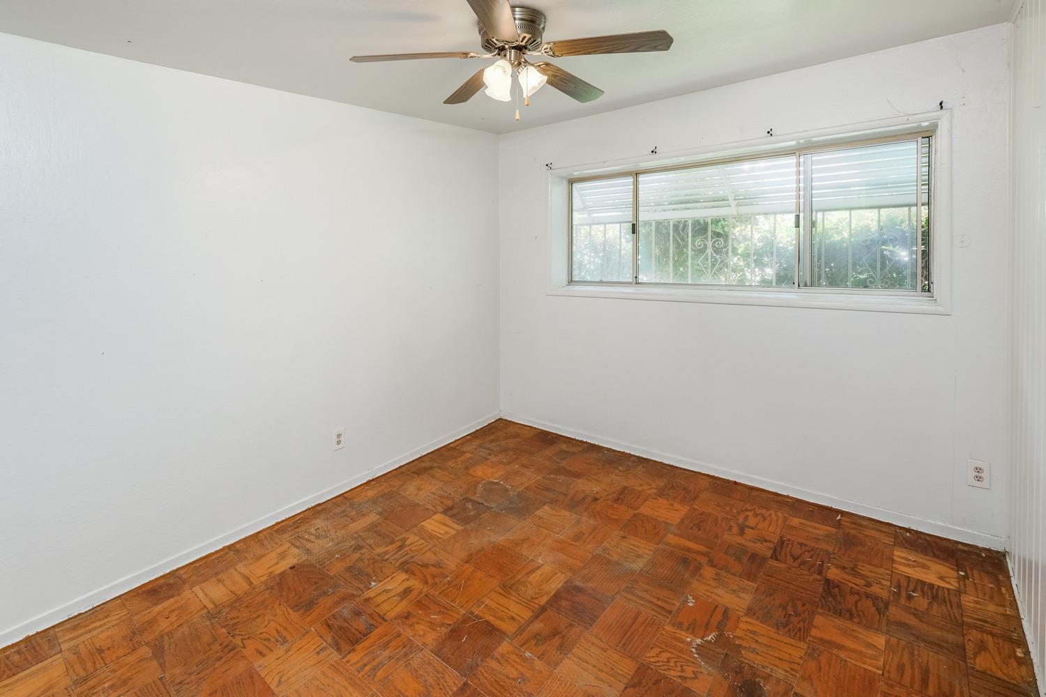 Detail Gallery Image 9 of 17 For 6241 40th Ave, Sacramento,  CA 95824 - 4 Beds | 2 Baths