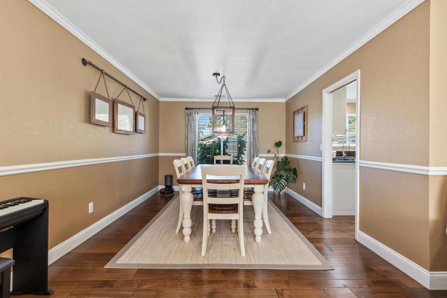 Detail Gallery Image 7 of 38 For 3092 Village Park Ct, Turlock,  CA 95382 - 4 Beds | 2/1 Baths