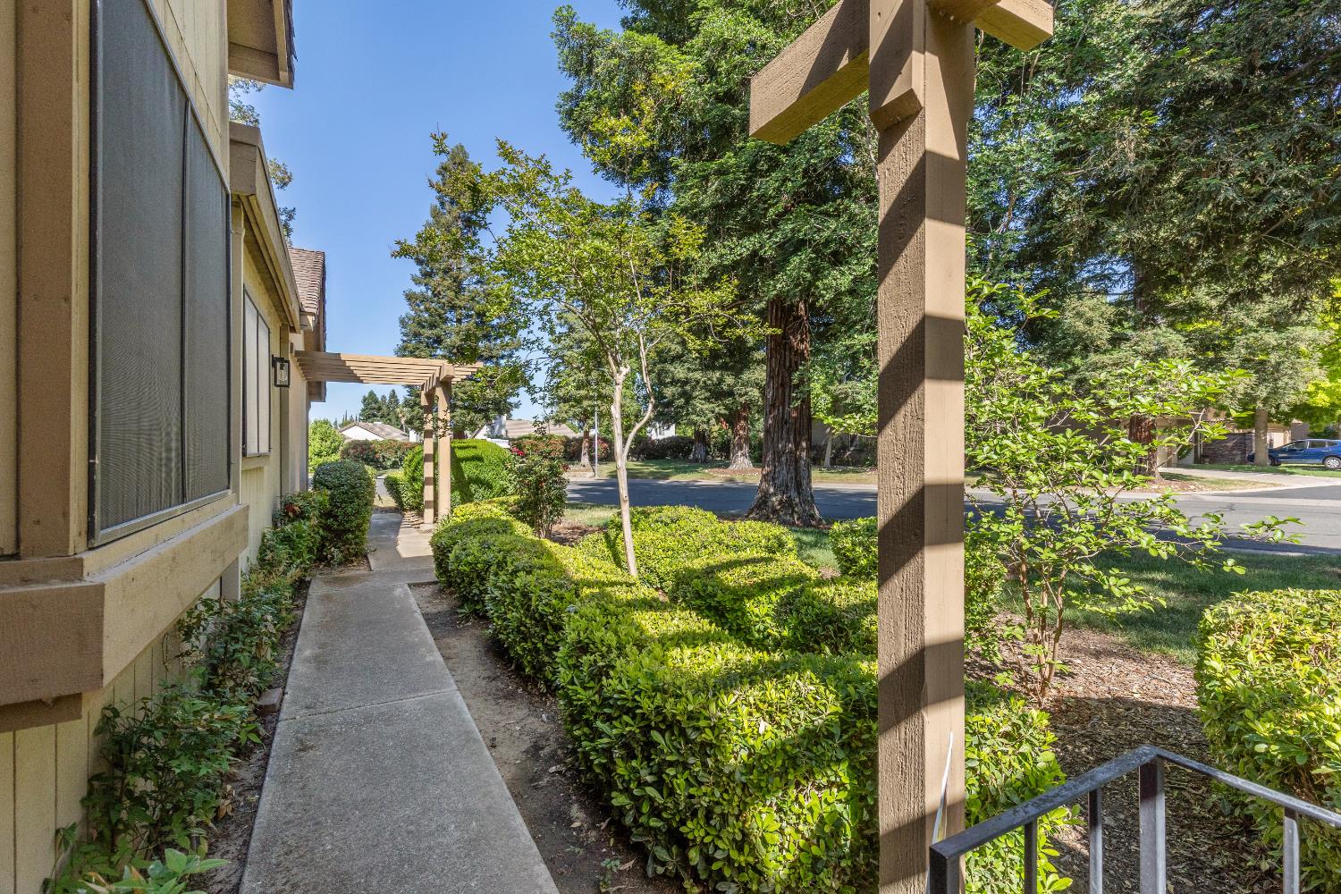 Detail Gallery Image 4 of 27 For 6401 El Porto Ln, Citrus Heights,  CA 95621 - 3 Beds | 2 Baths