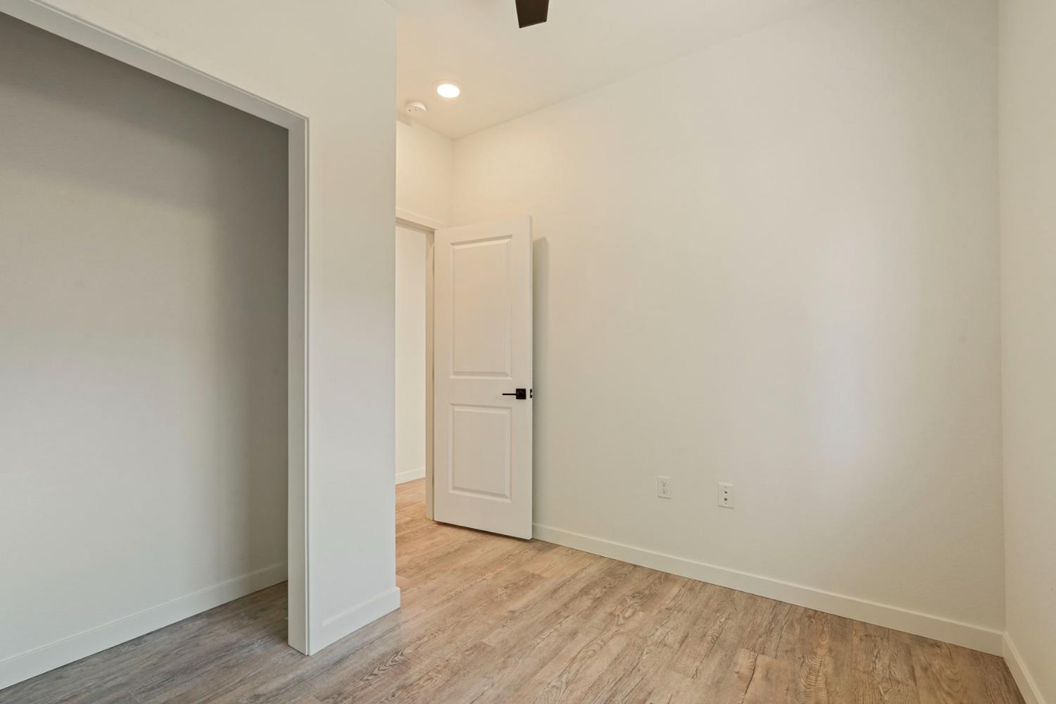 Detail Gallery Image 13 of 33 For 1237 S Commerce St, Stockton,  CA 95206 - 3 Beds | 2 Baths