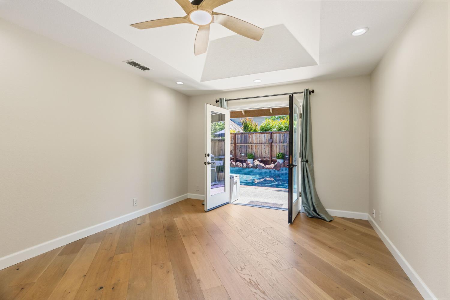Detail Gallery Image 12 of 35 For 501 Bristol Ct, Roseville,  CA 95661 - 4 Beds | 3 Baths
