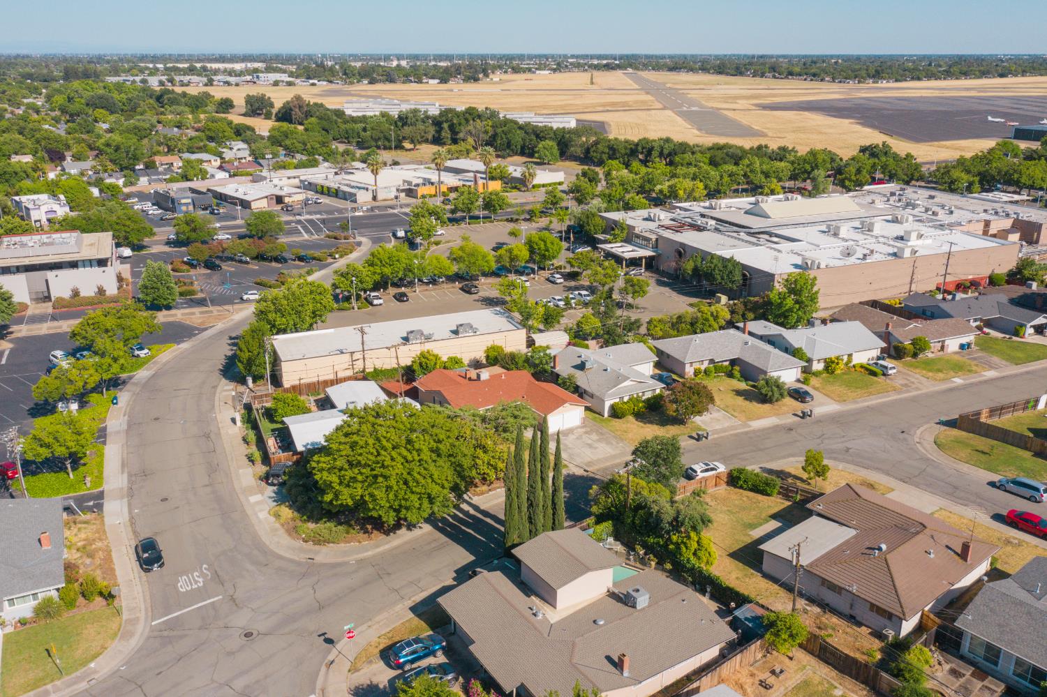 Detail Gallery Image 38 of 40 For 5705 Rickey Drive, Sacramento,  CA 95822 - 3 Beds | 2 Baths