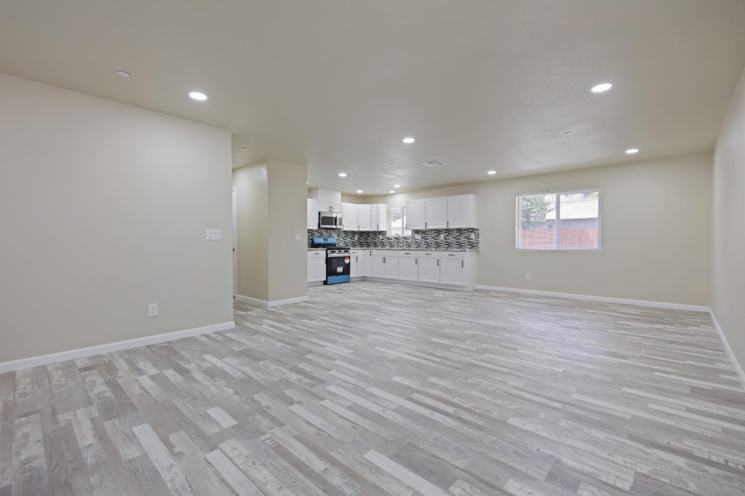Detail Gallery Image 6 of 46 For 2432 E Willow St a & B,  Stockton,  CA 95205 - 4 Beds | 2 Baths