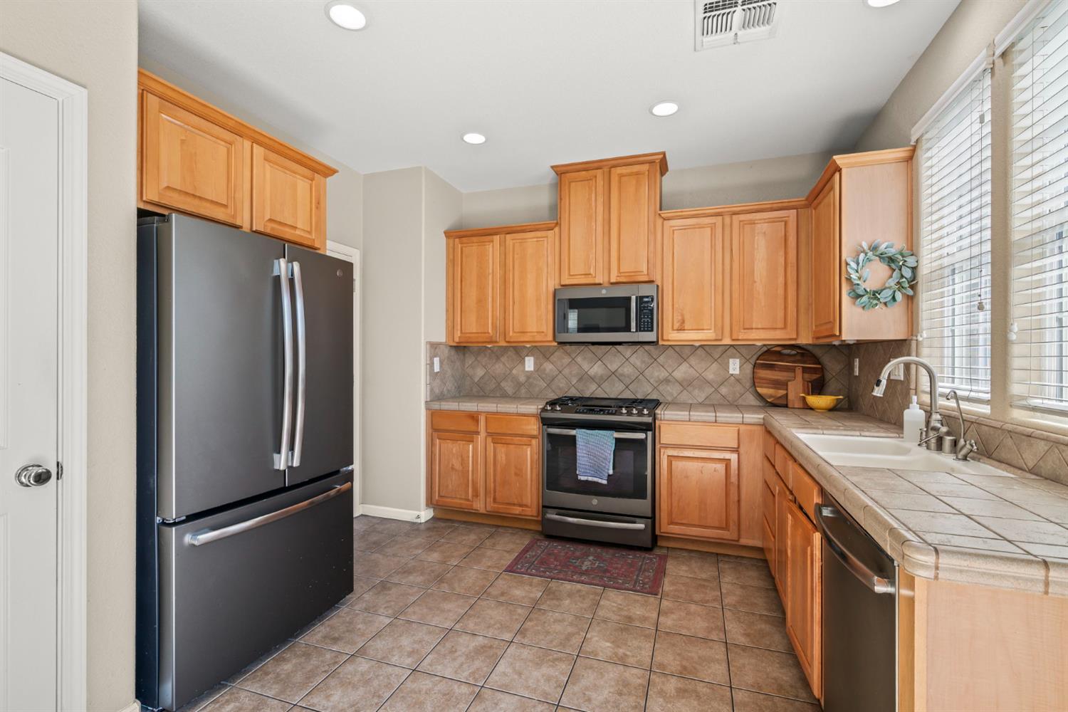 Detail Gallery Image 11 of 34 For 8596 Cortina Cir, Roseville,  CA 95678 - 3 Beds | 2/1 Baths