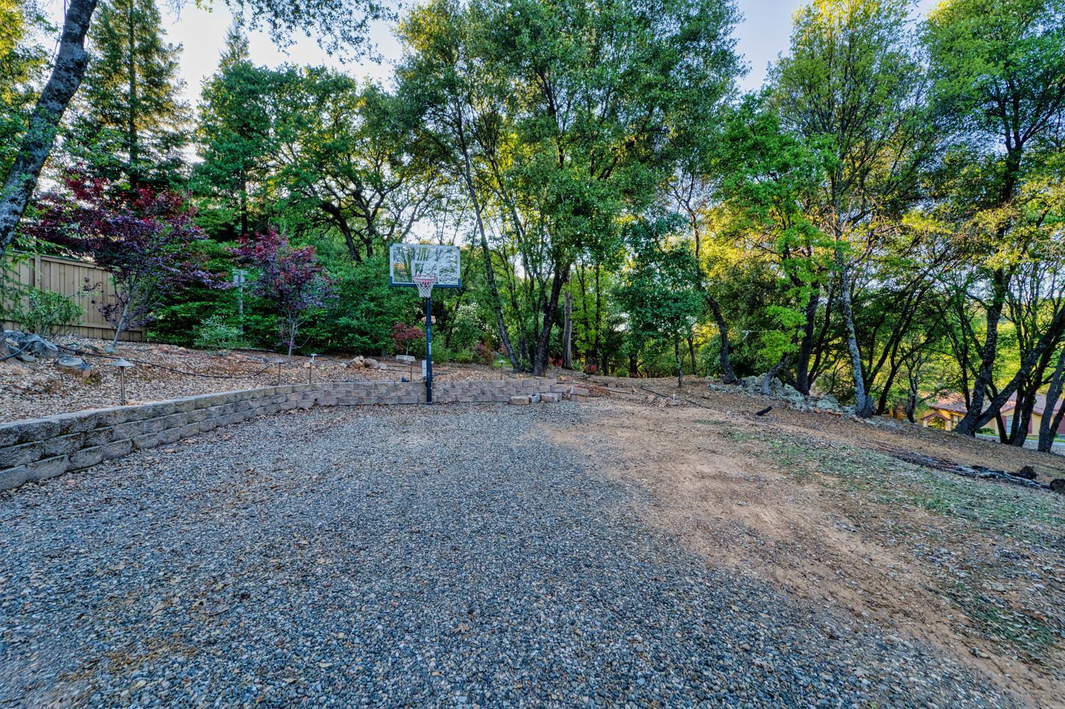 Detail Gallery Image 4 of 75 For 215 Oak Brook Ct, Auburn,  CA 95602 - 3 Beds | 2/1 Baths