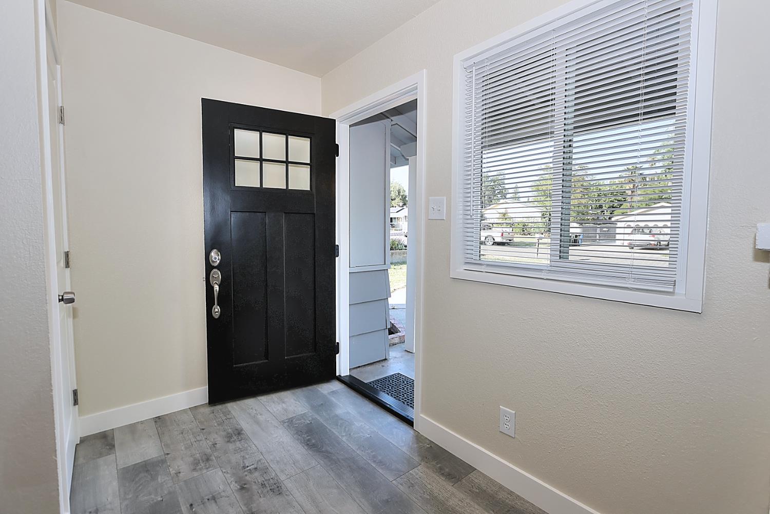 Detail Gallery Image 5 of 20 For 5615 Arlyn Way, Fair Oaks,  CA 95628 - 3 Beds | 1 Baths