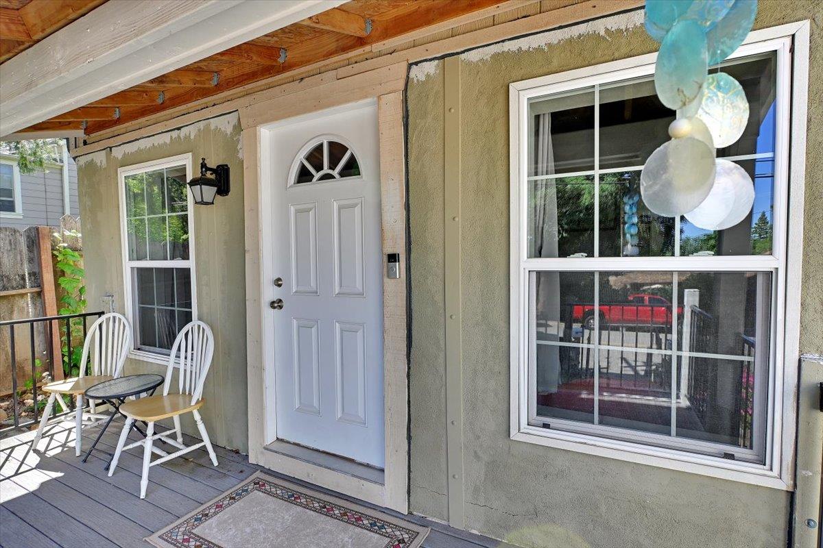 Detail Gallery Image 4 of 44 For 381 Foresthill Ave, Auburn,  CA 95603 - 3 Beds | 2 Baths