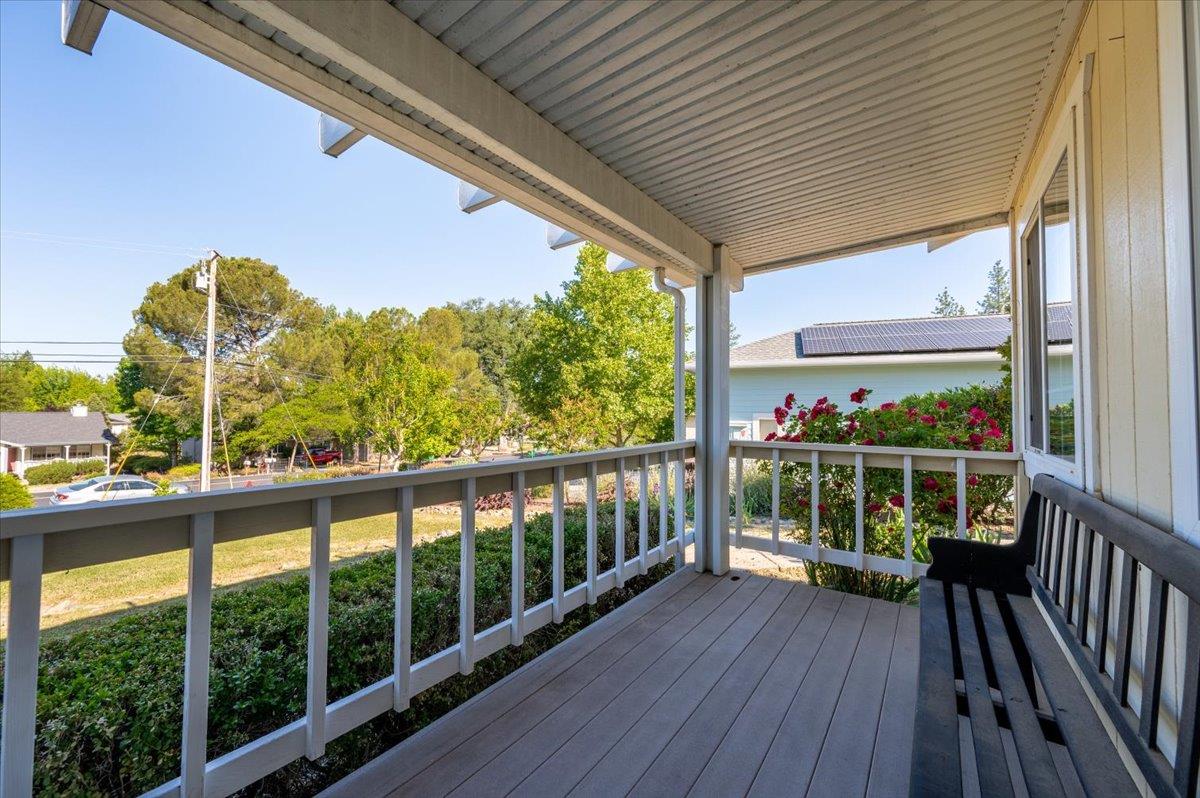 Detail Gallery Image 4 of 37 For 17713 Lake Forest Dr, Penn Valley,  CA 95946 - 3 Beds | 2 Baths