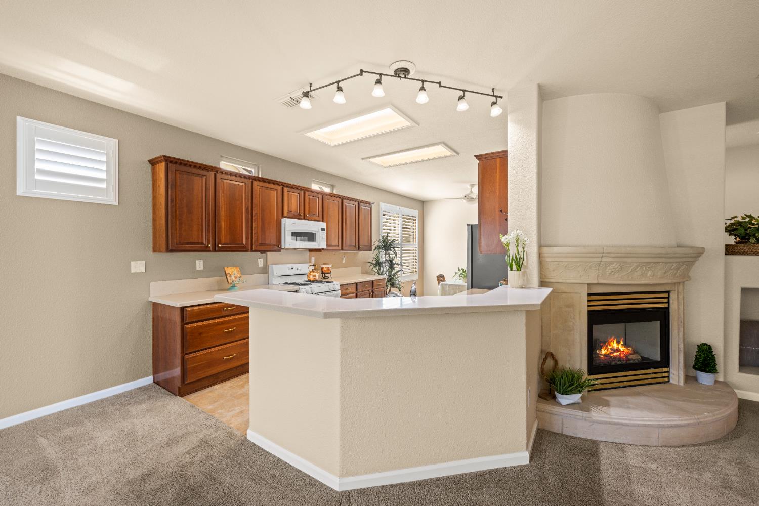 Detail Gallery Image 6 of 40 For 1018 Stone Pine Ln, Lincoln,  CA 95648 - 2 Beds | 2 Baths