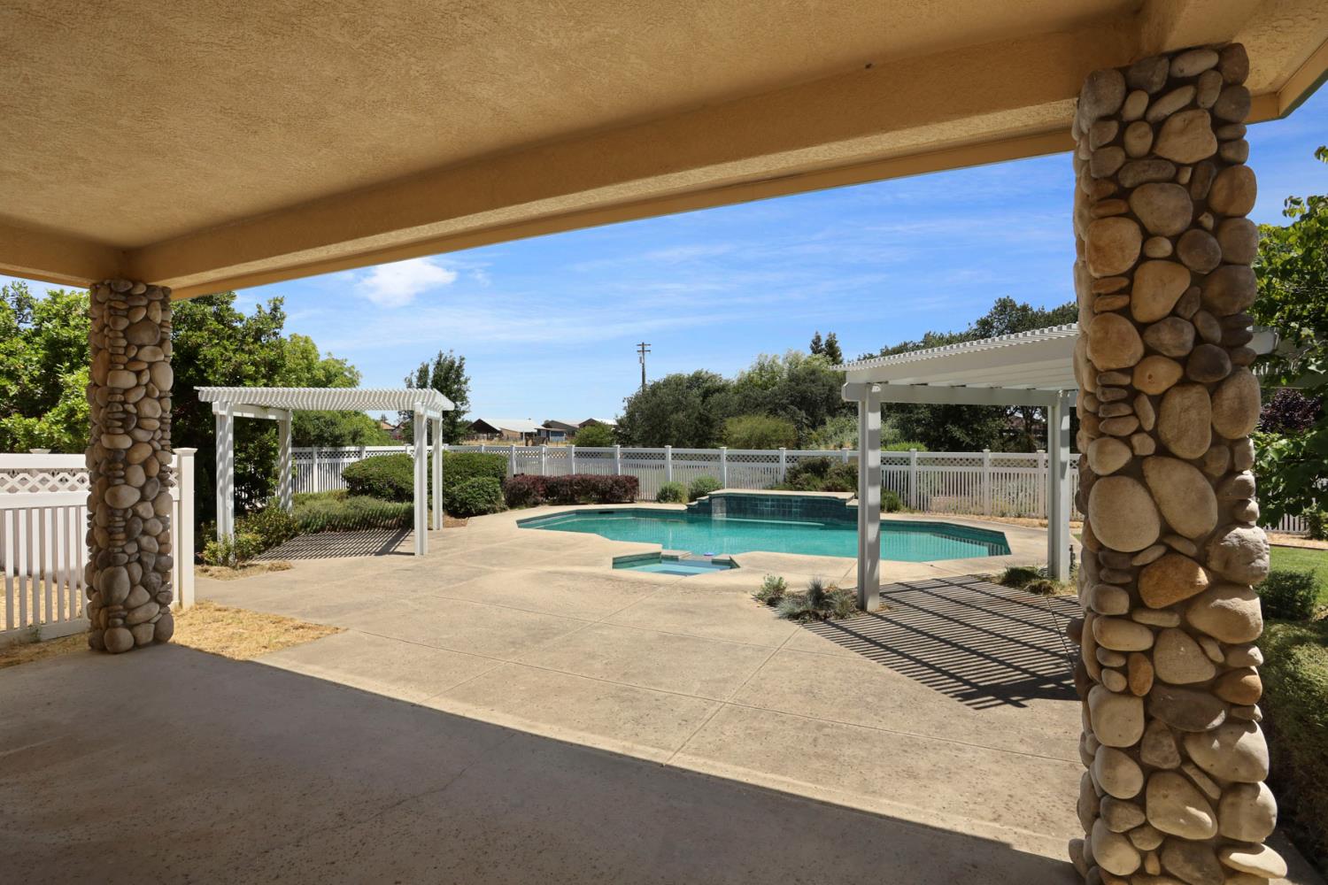 Detail Gallery Image 43 of 74 For 13703 Christensen Rd, Galt,  CA 95632 - 4 Beds | 2/1 Baths
