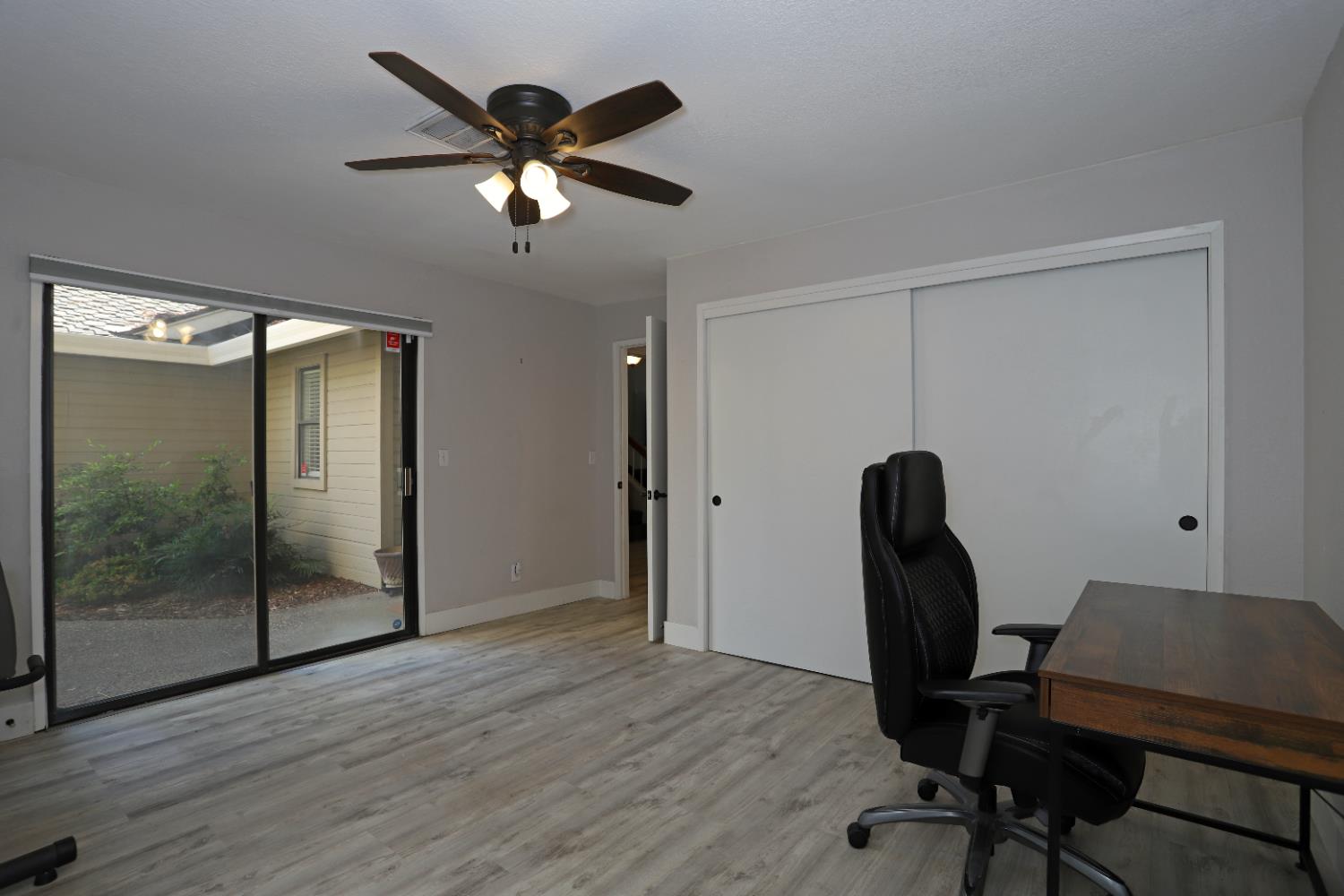 Detail Gallery Image 10 of 25 For 1928 University Park Dr, Sacramento,  CA 95825 - 3 Beds | 2/1 Baths