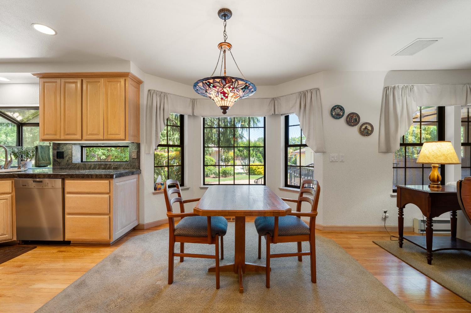 Detail Gallery Image 13 of 95 For 3004 Root Ave, Carmichael,  CA 95608 - 5 Beds | 4/2 Baths