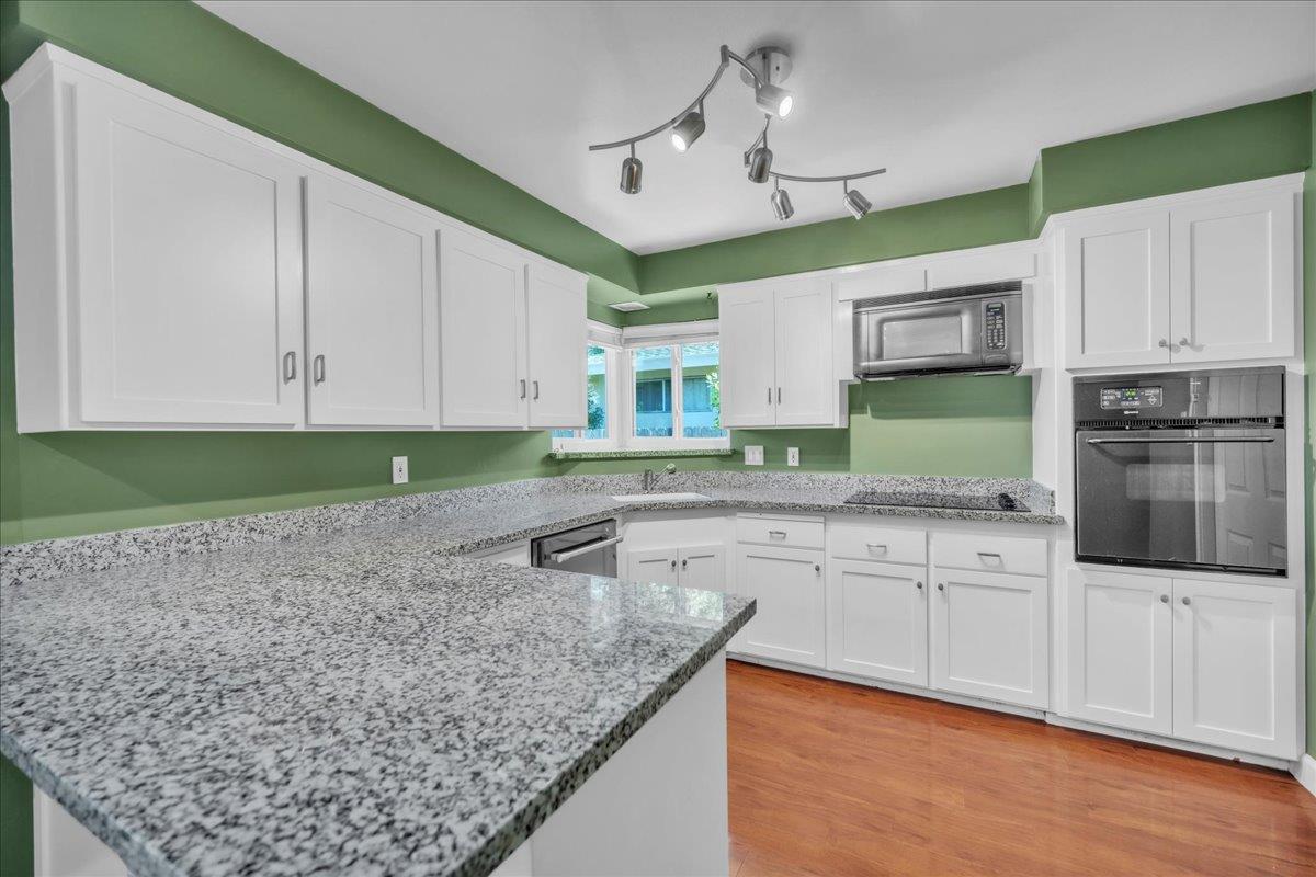 Detail Gallery Image 8 of 40 For 4732 Minaret Way, Carmichael,  CA 95608 - 2 Beds | 2 Baths