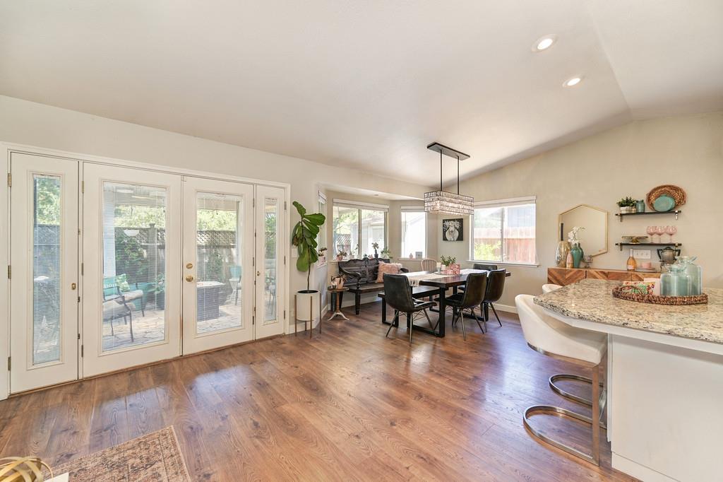 Detail Gallery Image 9 of 38 For 9763 Falcon Meadow, Elk Grove,  CA 95624 - 3 Beds | 2 Baths