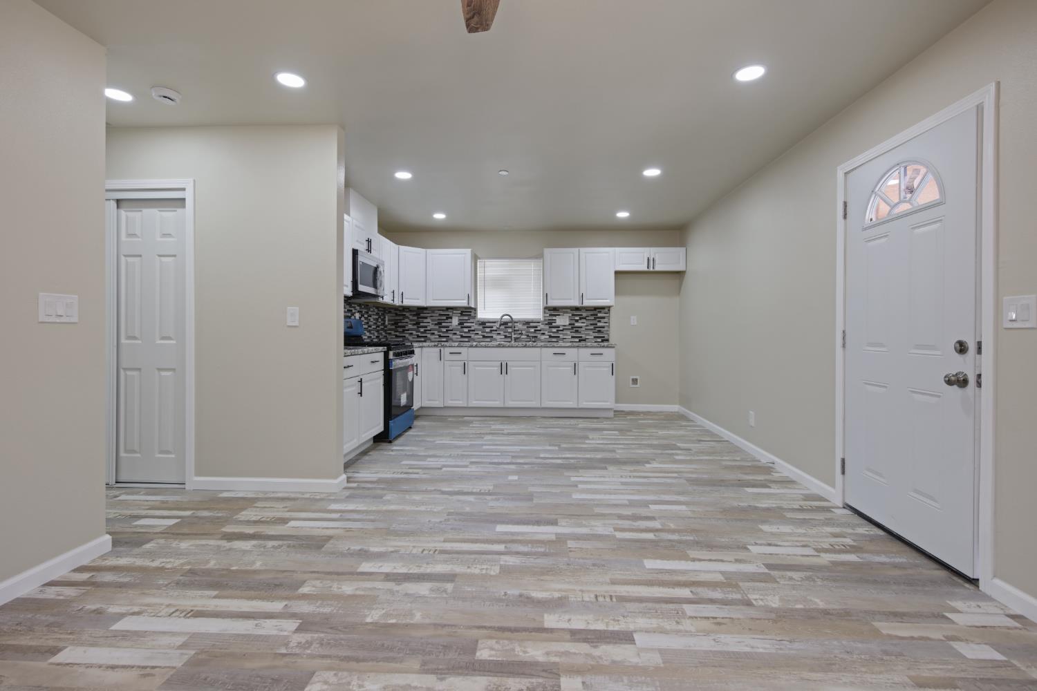 Detail Gallery Image 8 of 46 For 2432 E Willow St a & B,  Stockton,  CA 95205 - 4 Beds | 2 Baths