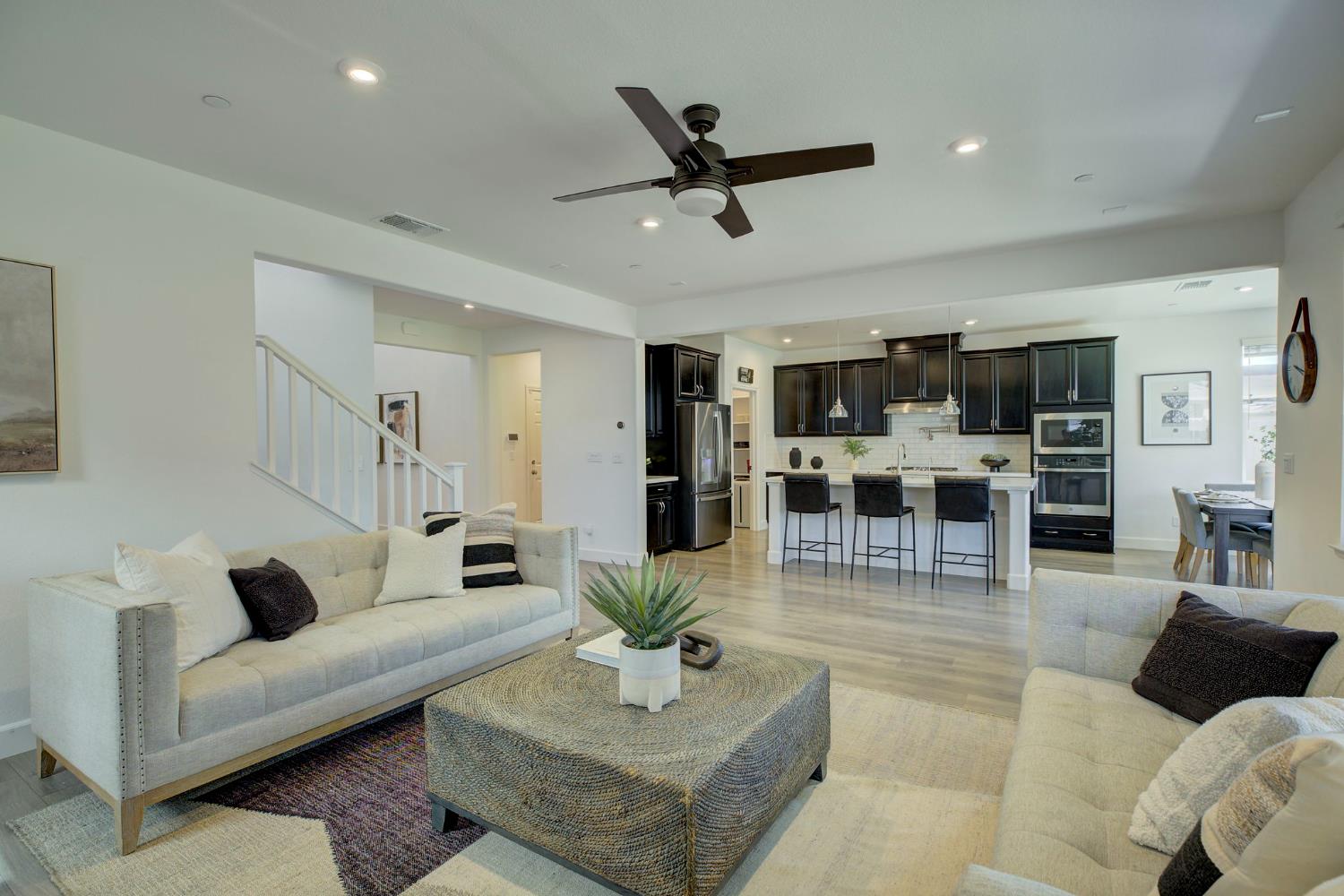 Detail Gallery Image 7 of 50 For 1216 Fence Post Way, Roseville,  CA 95747 - 4 Beds | 4 Baths