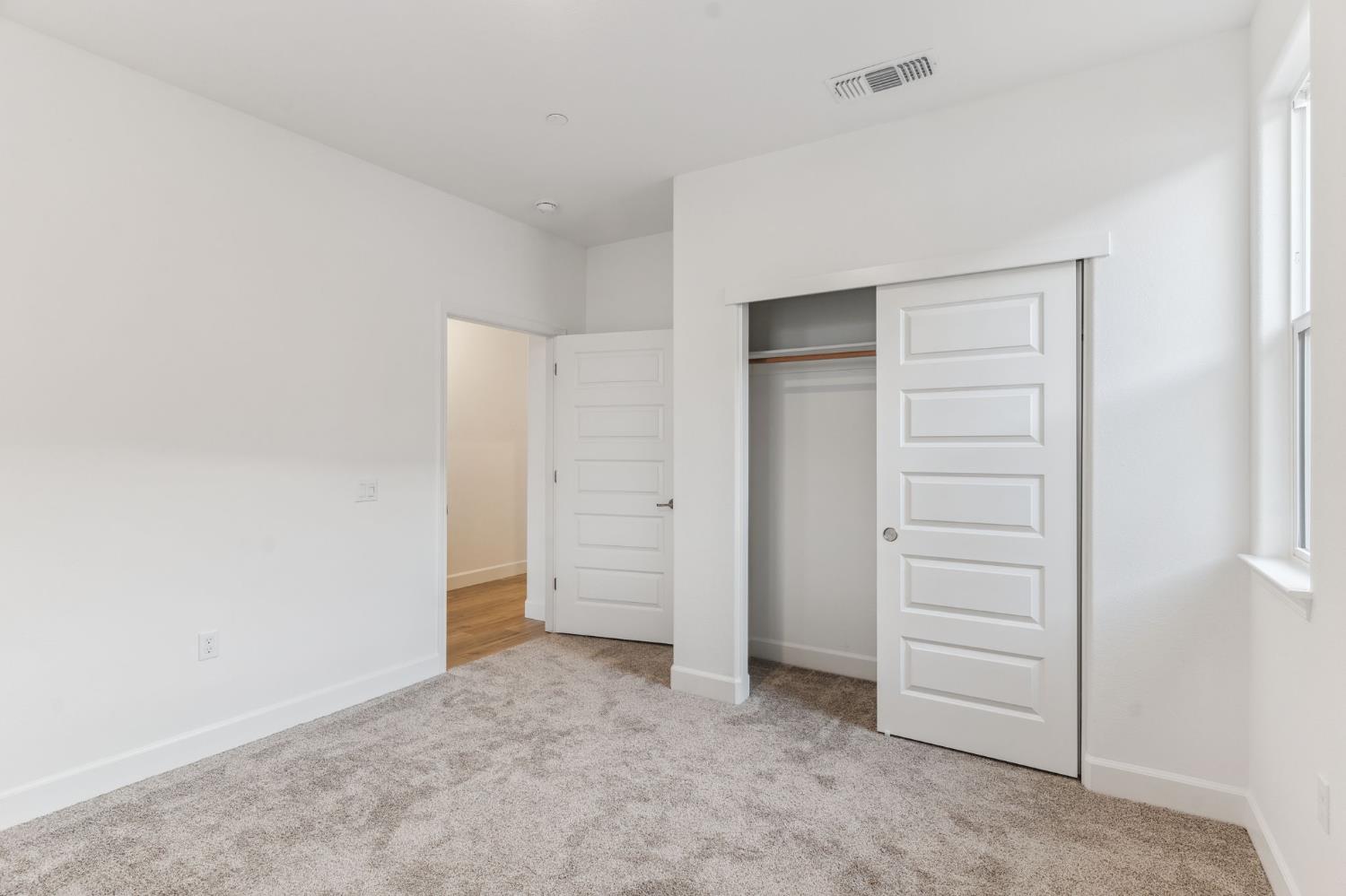 Detail Gallery Image 9 of 31 For 5210 Peace Lily Ln, Roseville,  CA 95747 - 3 Beds | 3 Baths